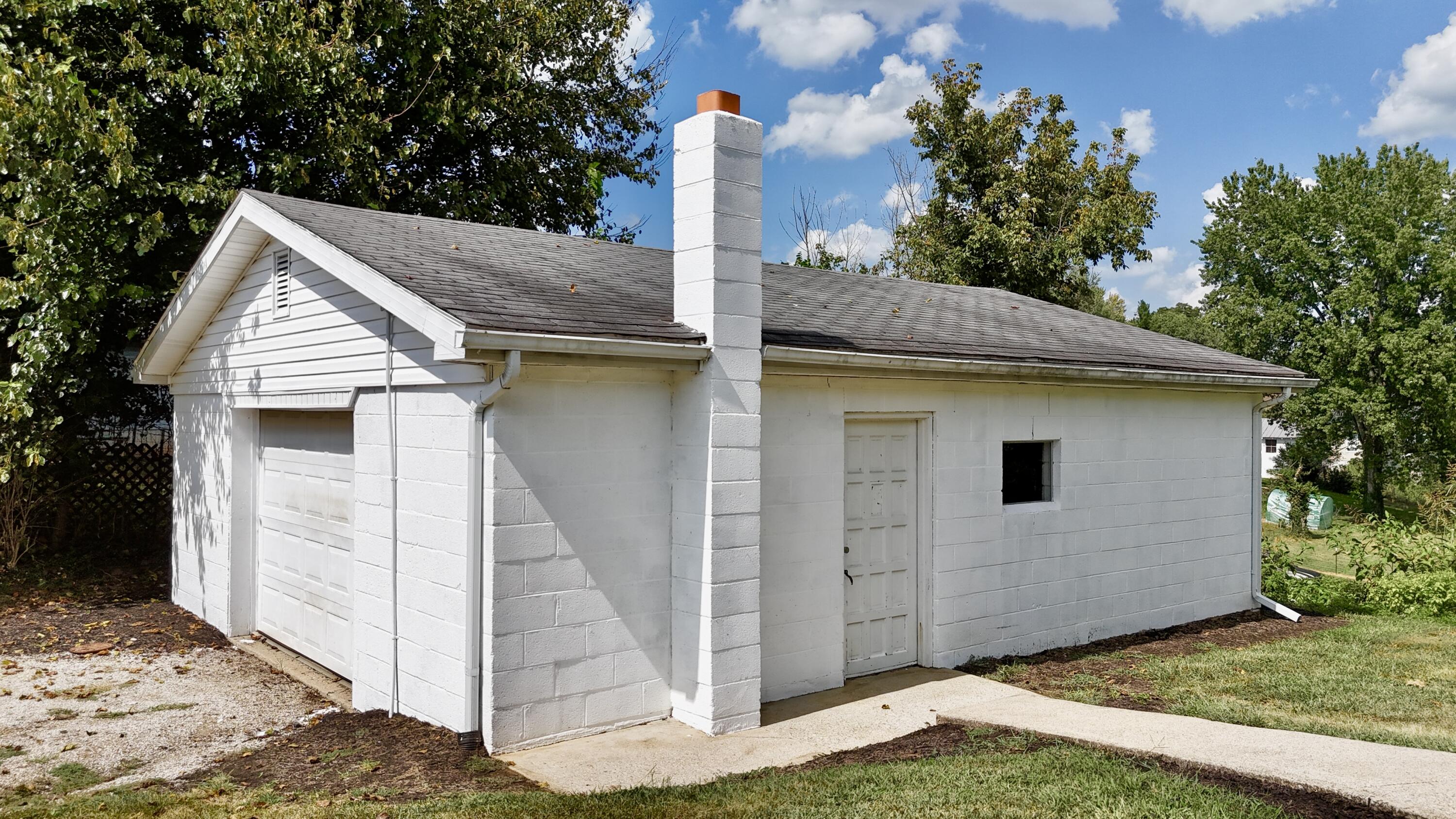 300 Eckstein Street Property Photo 7