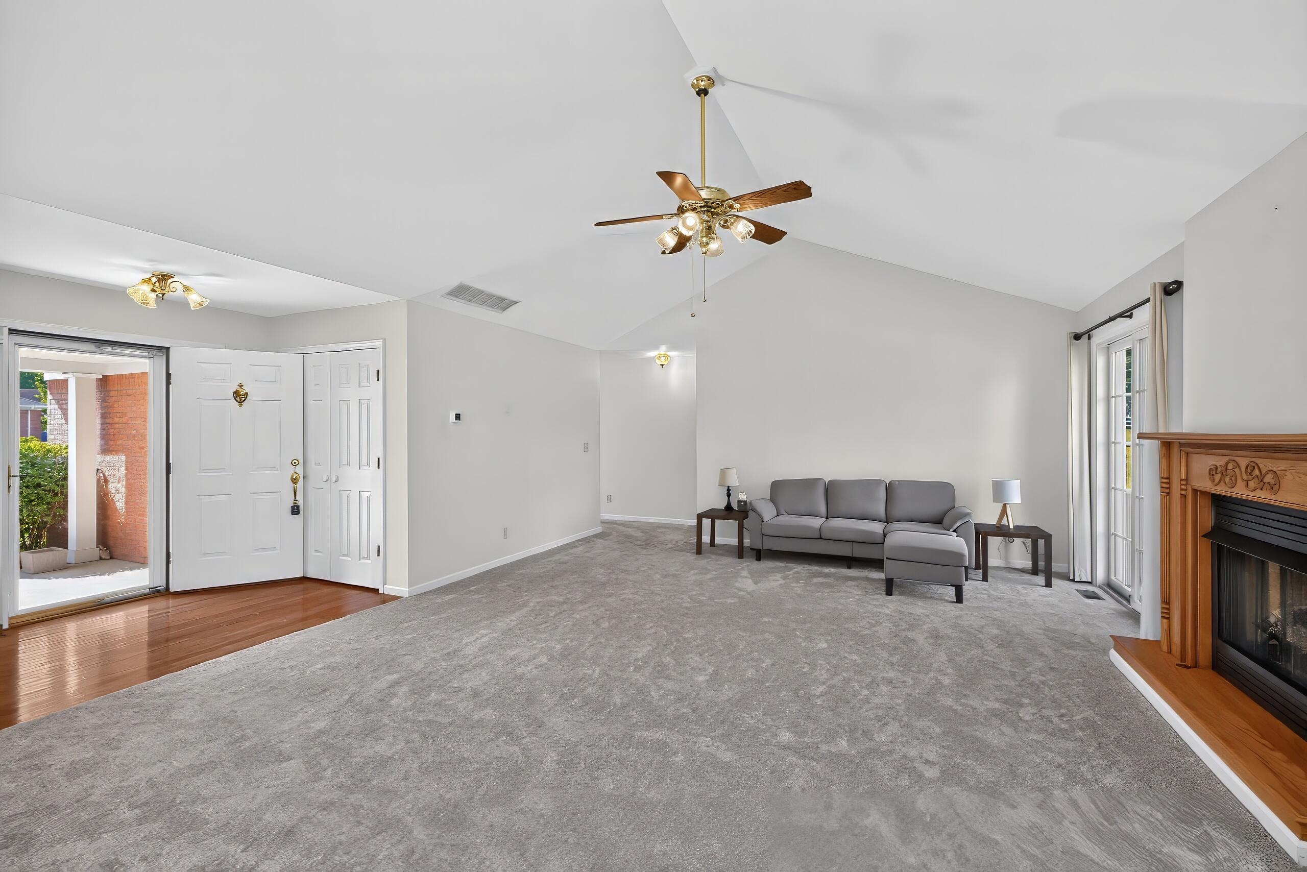 1050 Burnell Drive Property Photo 6