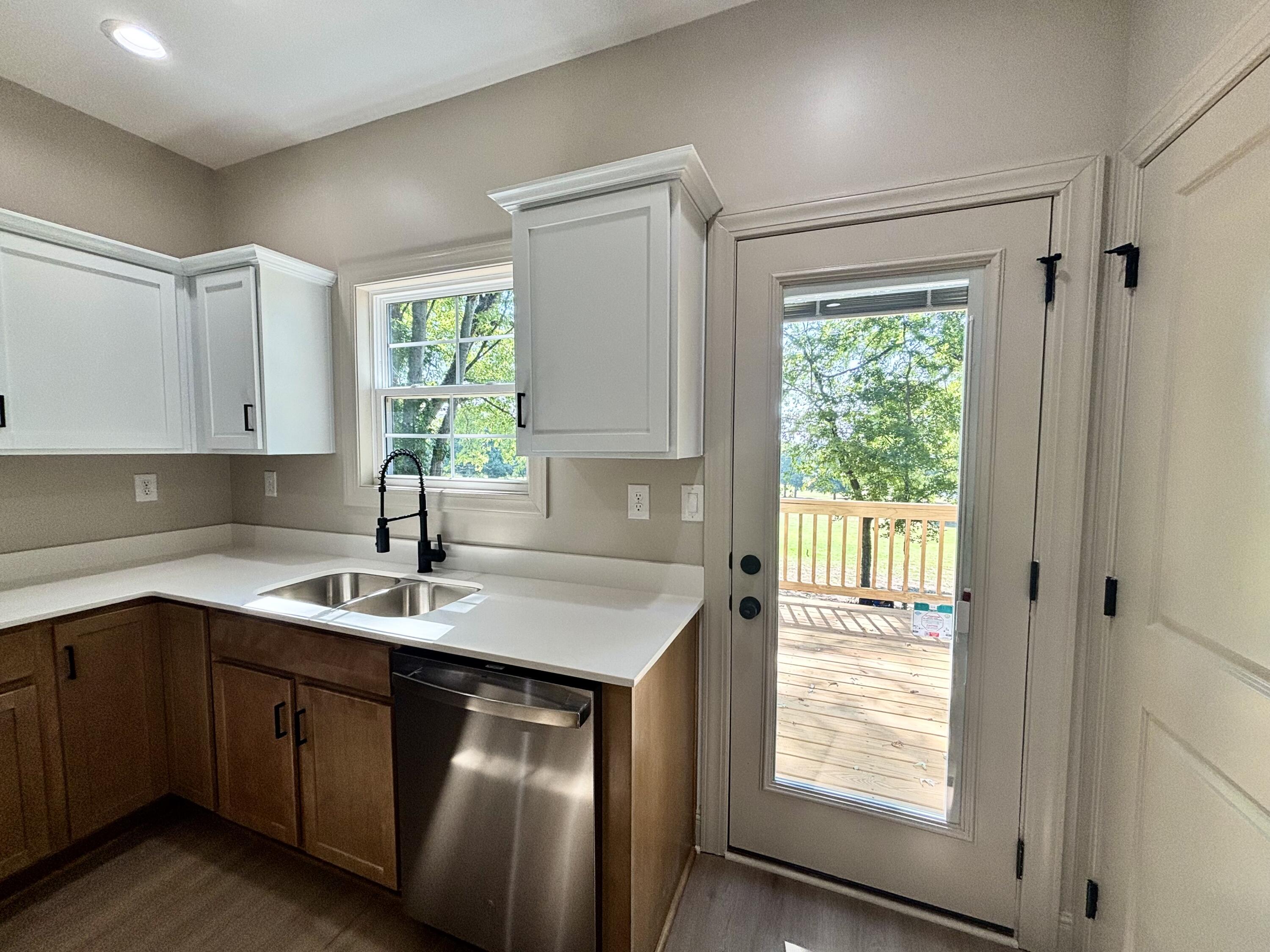 2121 Butler Road Property Photo 11