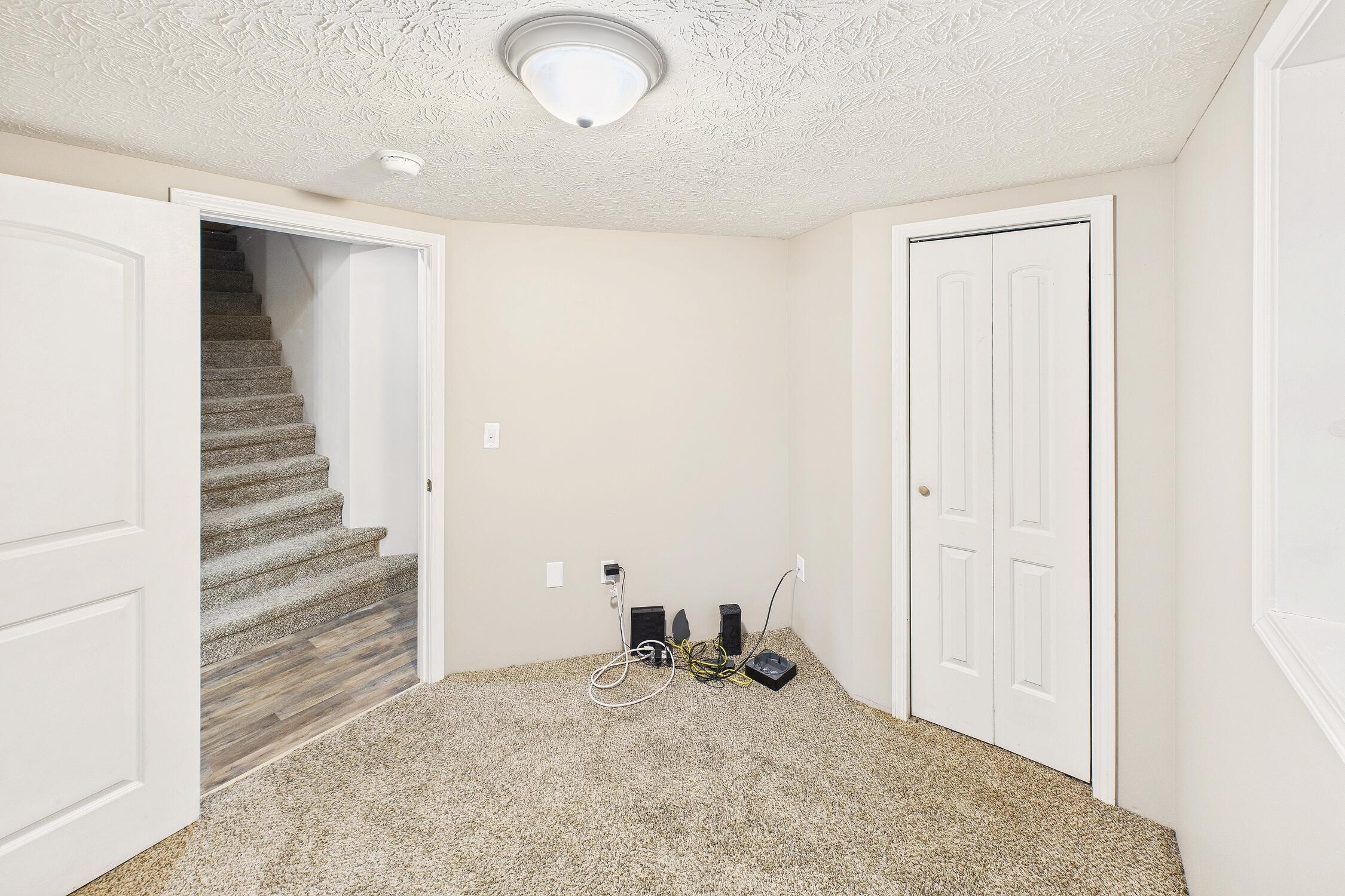 15 April Lane Property Photo 34