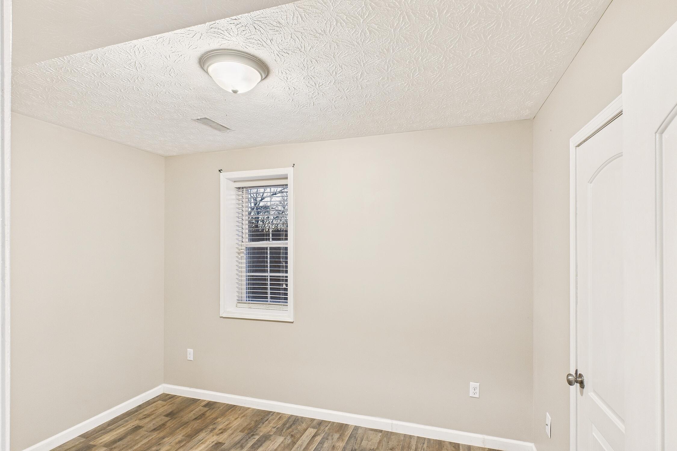 15 April Lane Property Photo 38