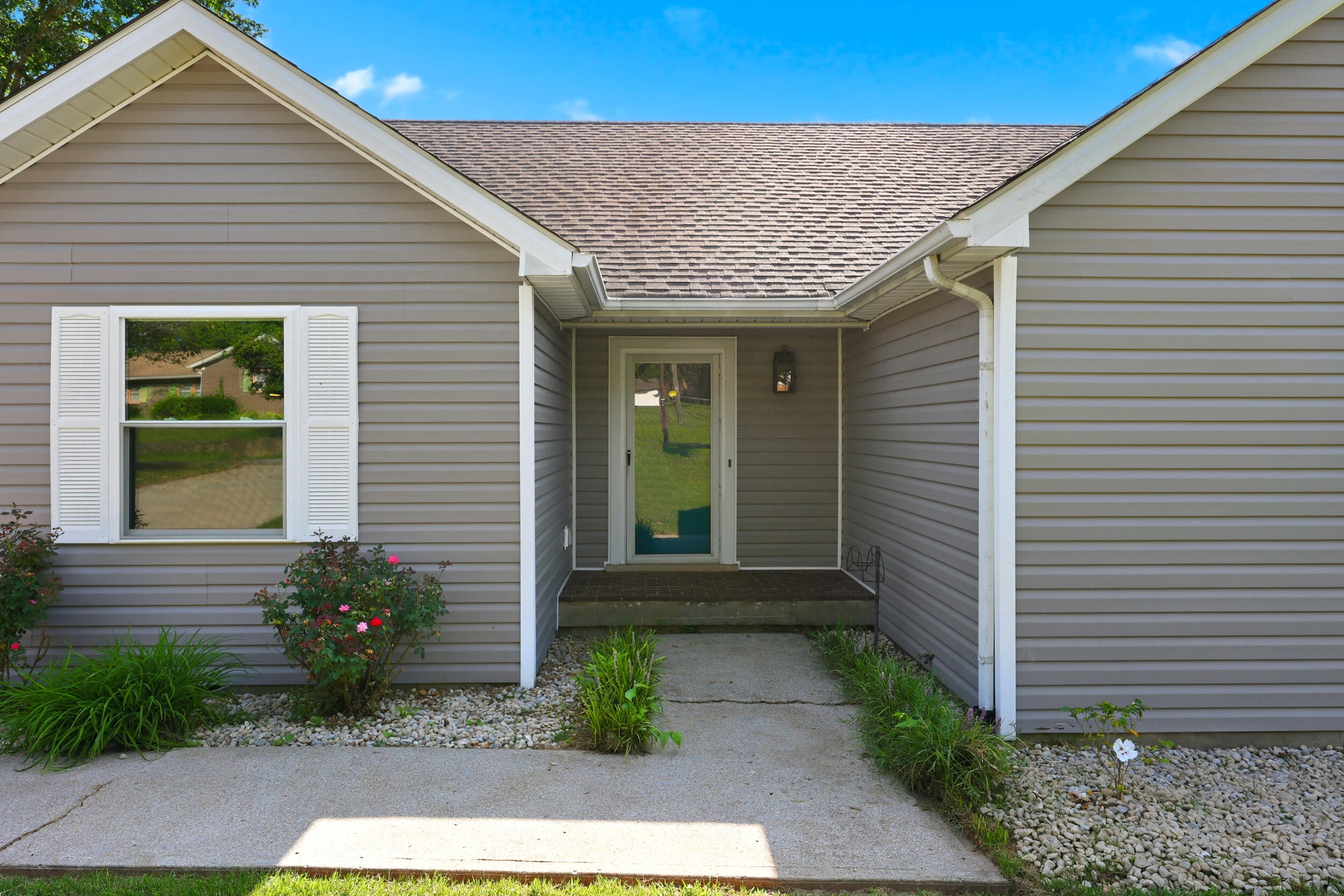 112 Silvercreek Drive Property Photo 3