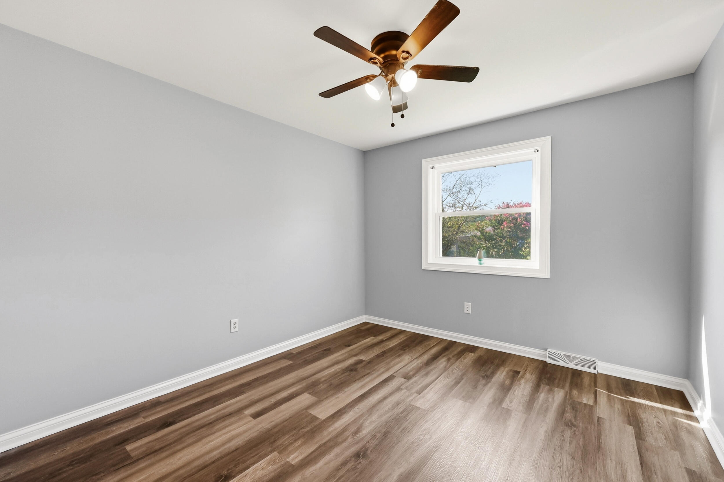 112 Silvercreek Drive Property Photo 25