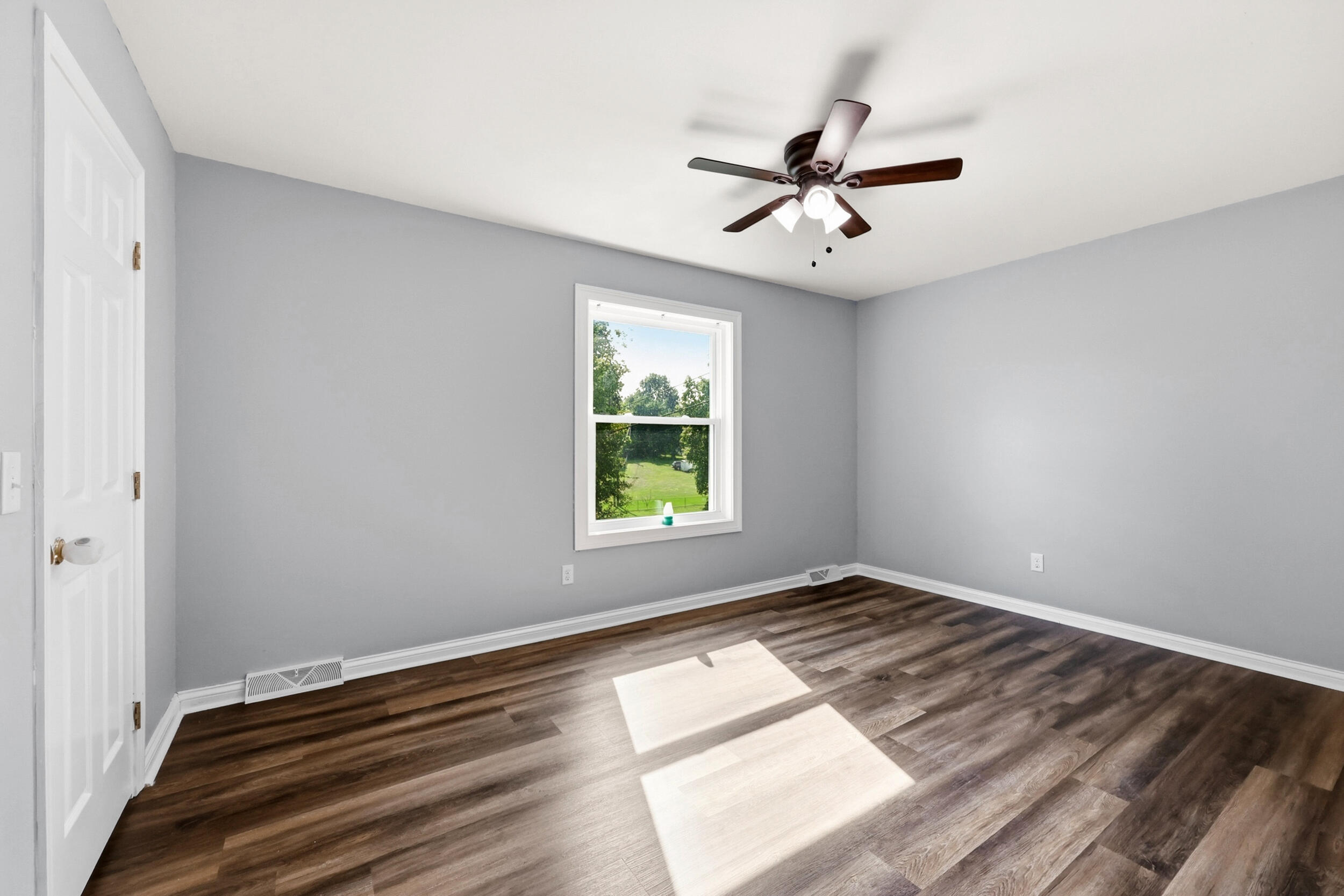 112 Silvercreek Drive Property Photo 28