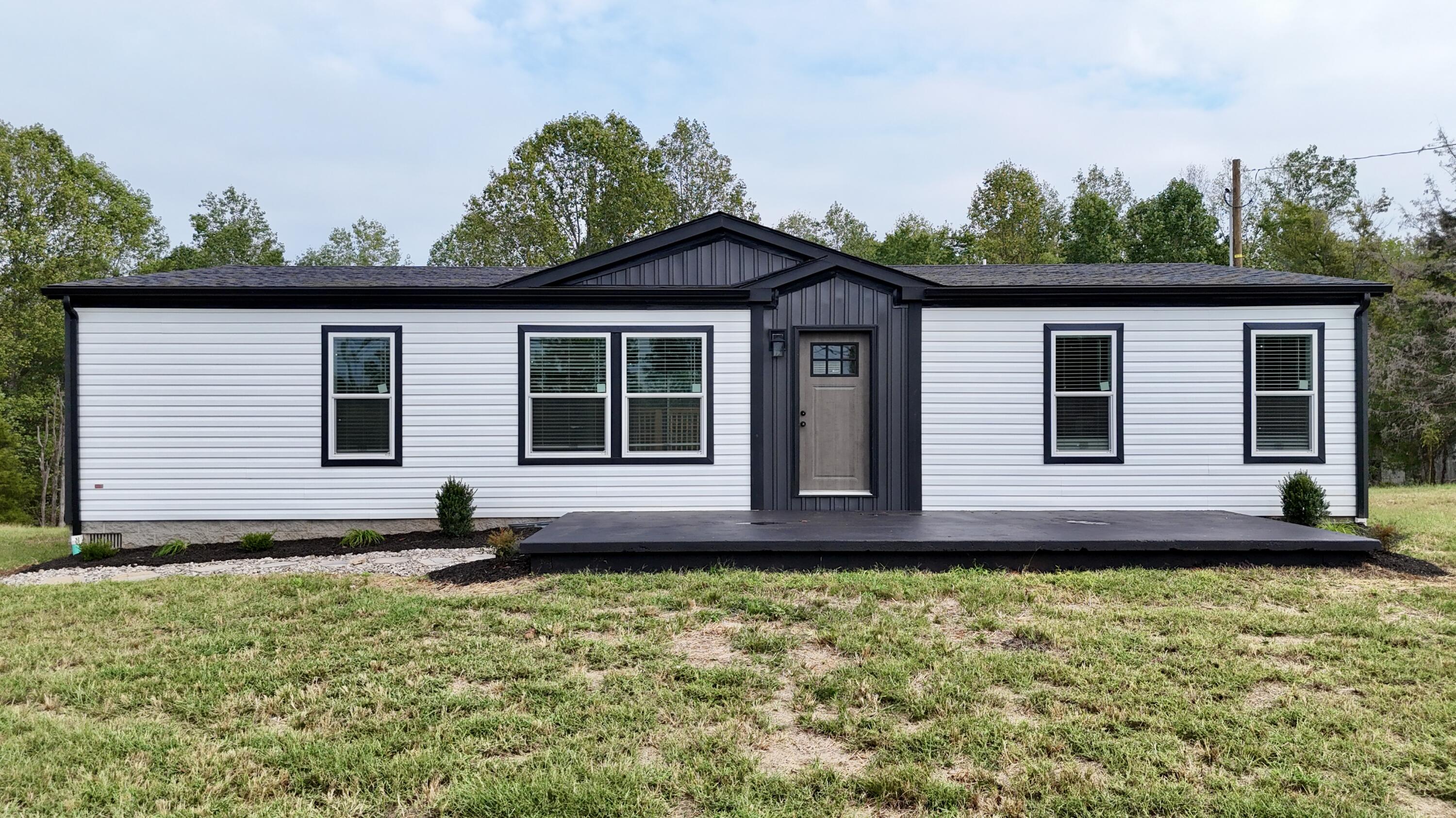 7711 Highway 1643 Property Photo 1