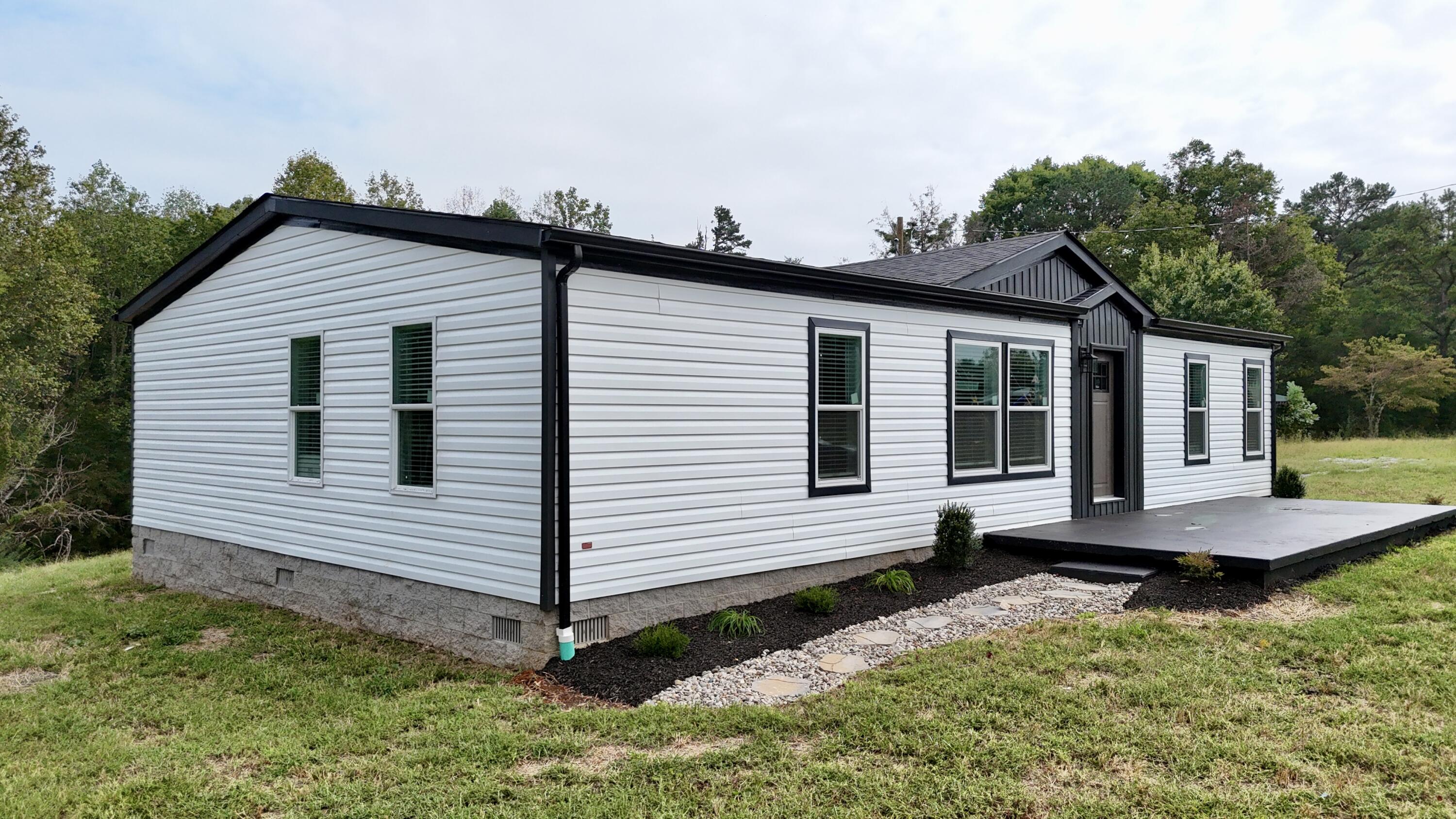 7711 Highway 1643 Property Photo 2