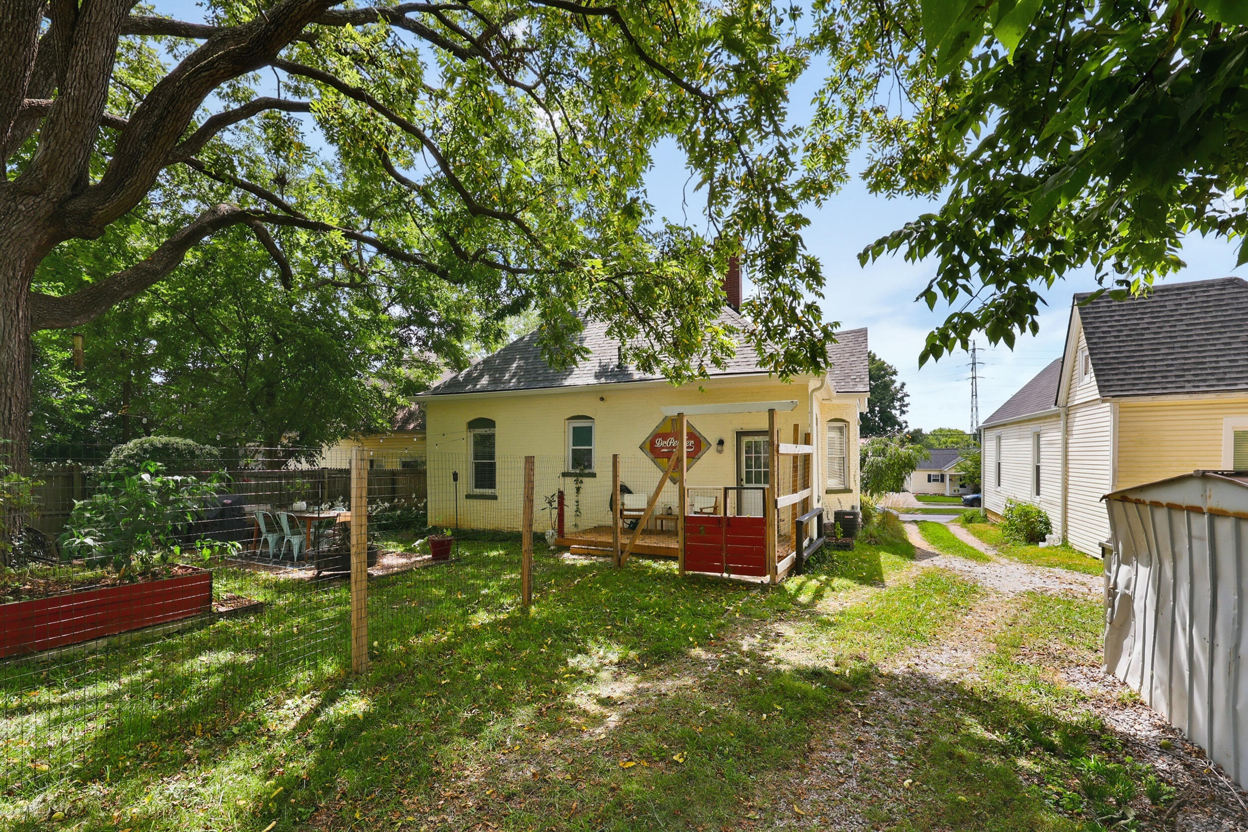 223 E Loudon Avenue Property Photo 43