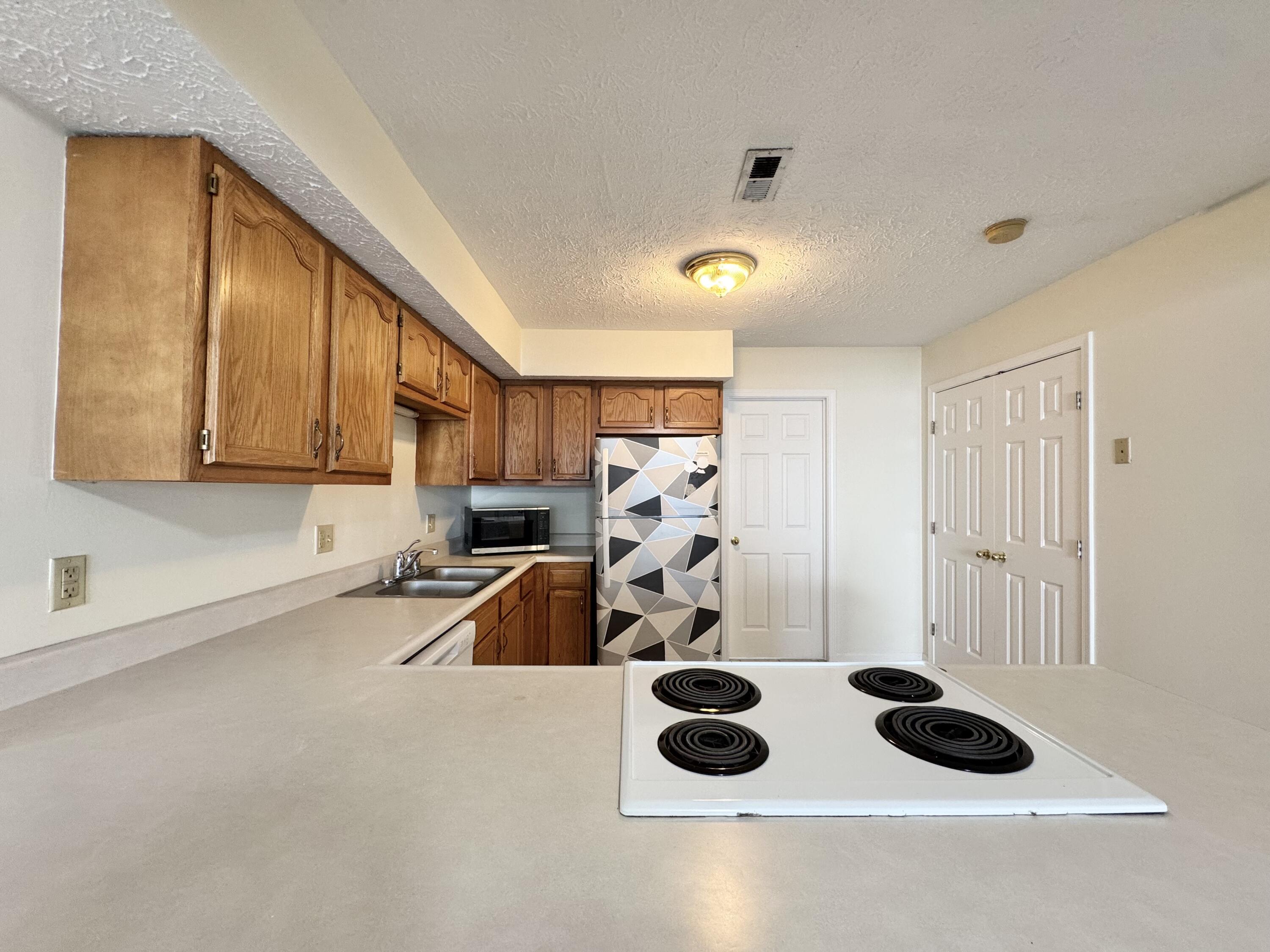 1100 Horsemans Lane 39 Property Photo 6