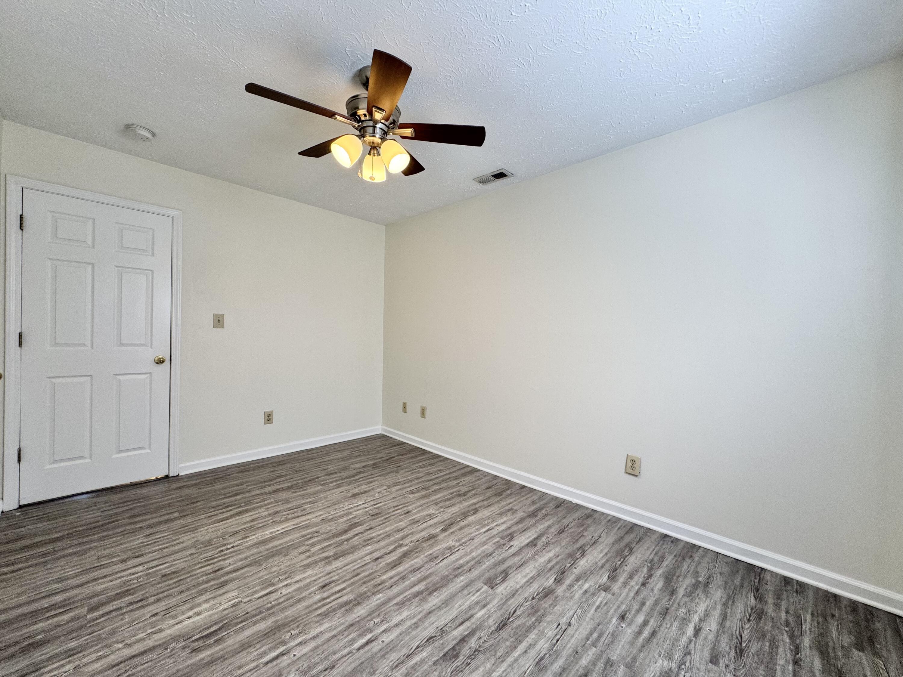 1100 Horsemans Lane 39 Property Photo 12