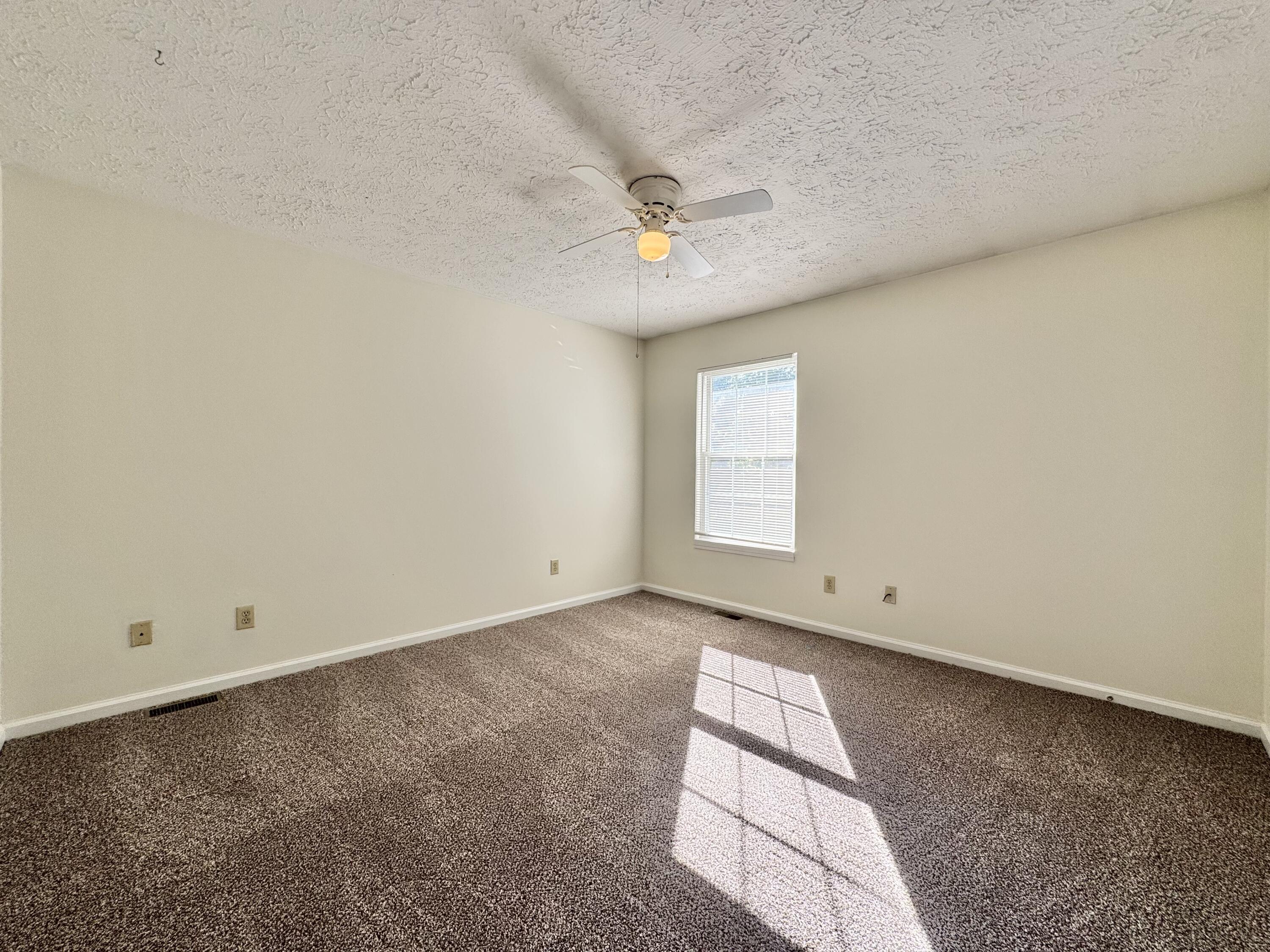 1100 Horsemans Lane 39 Property Photo 17
