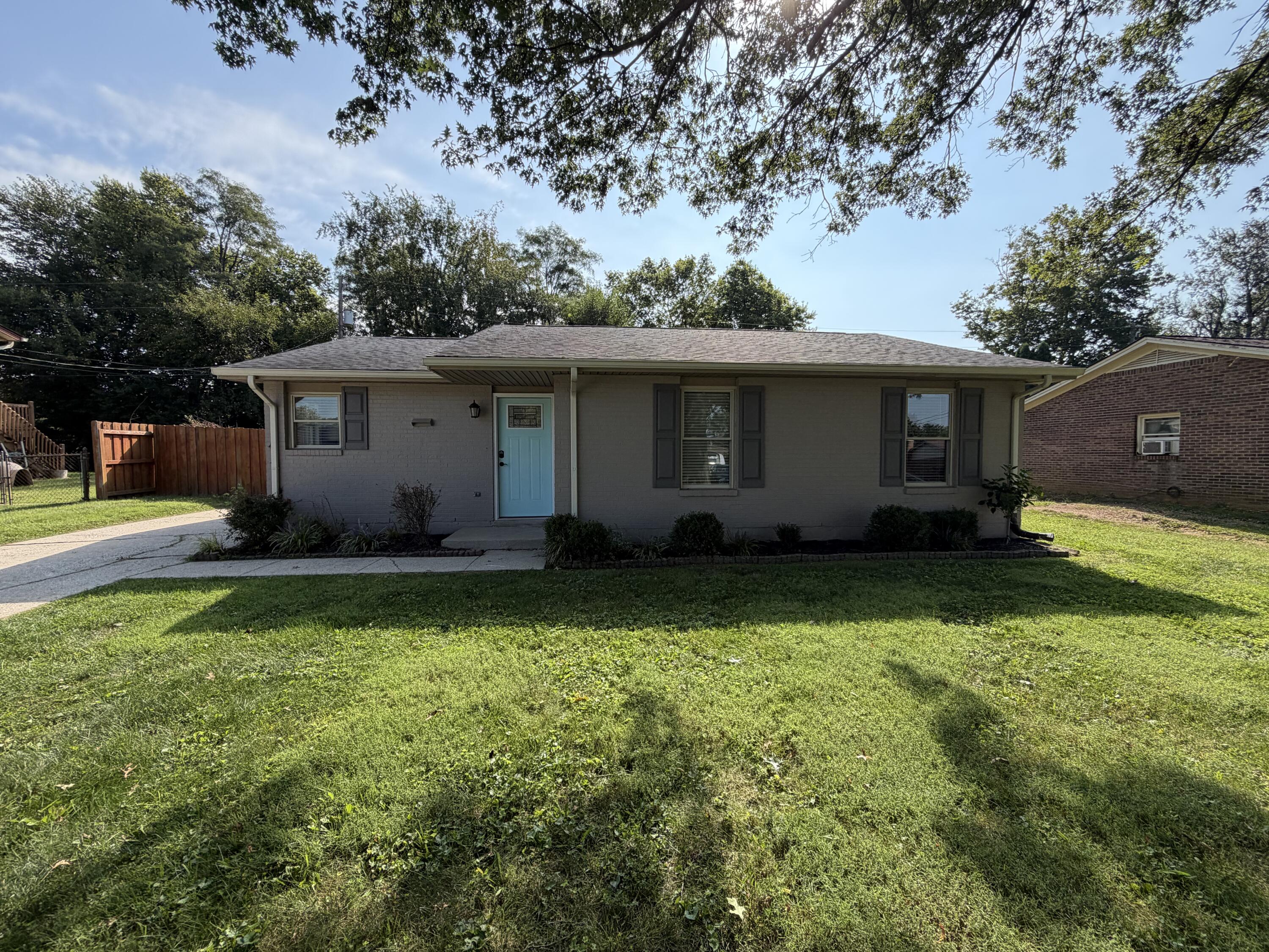 215 Robyn Drive Property Photo 3