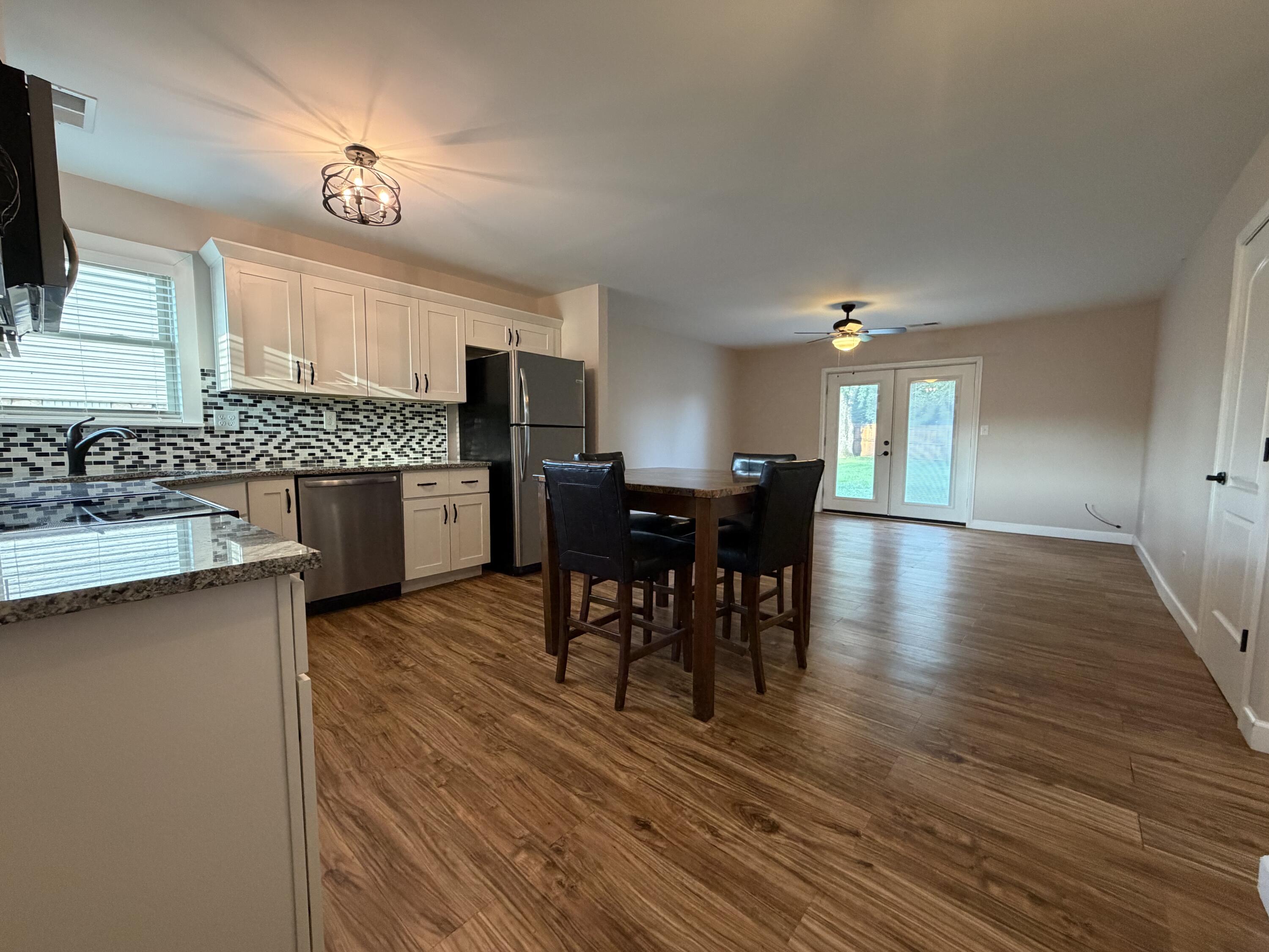 215 Robyn Drive Property Photo 4