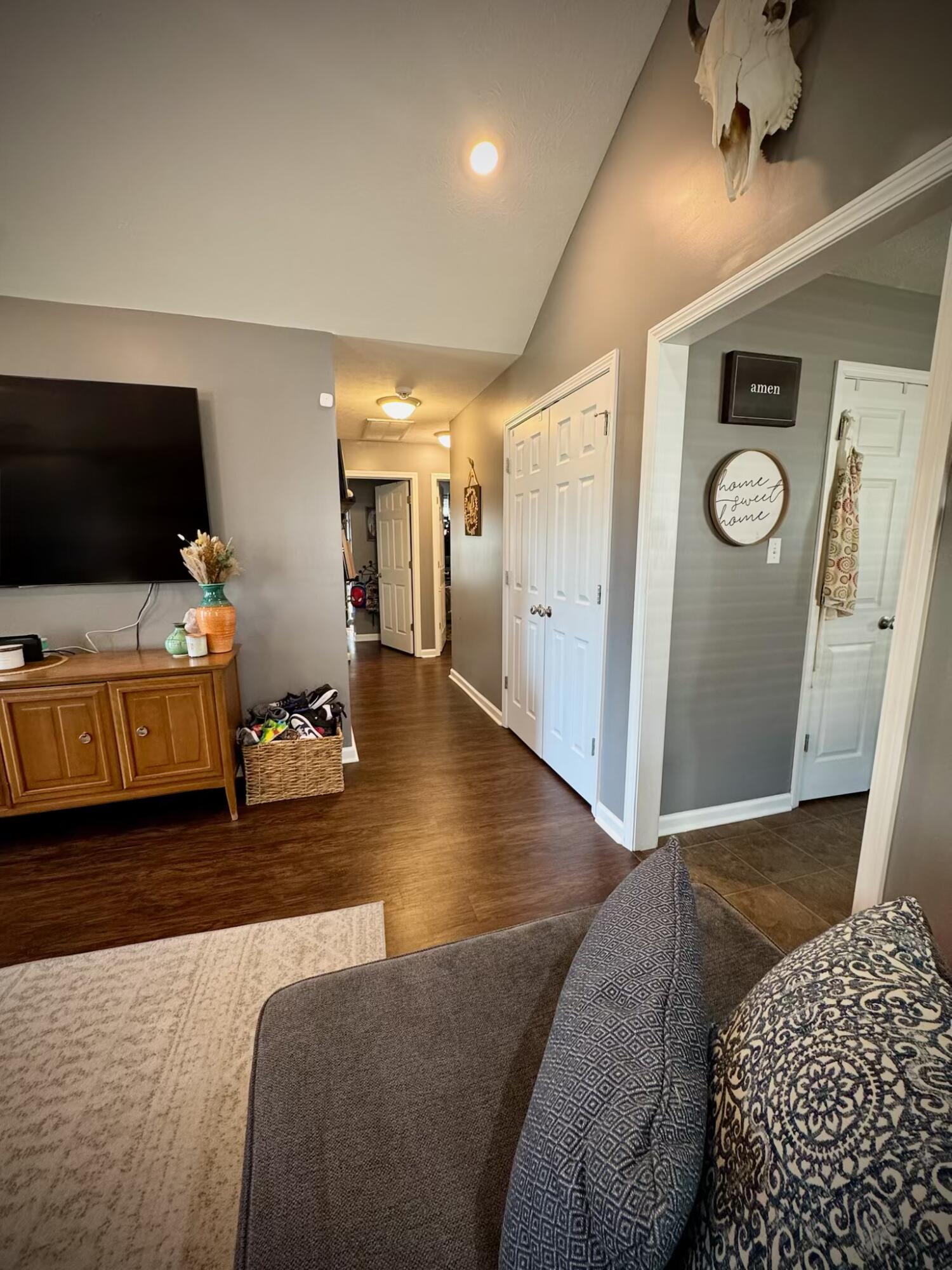 102 Saddlebrook Court Property Photo 6