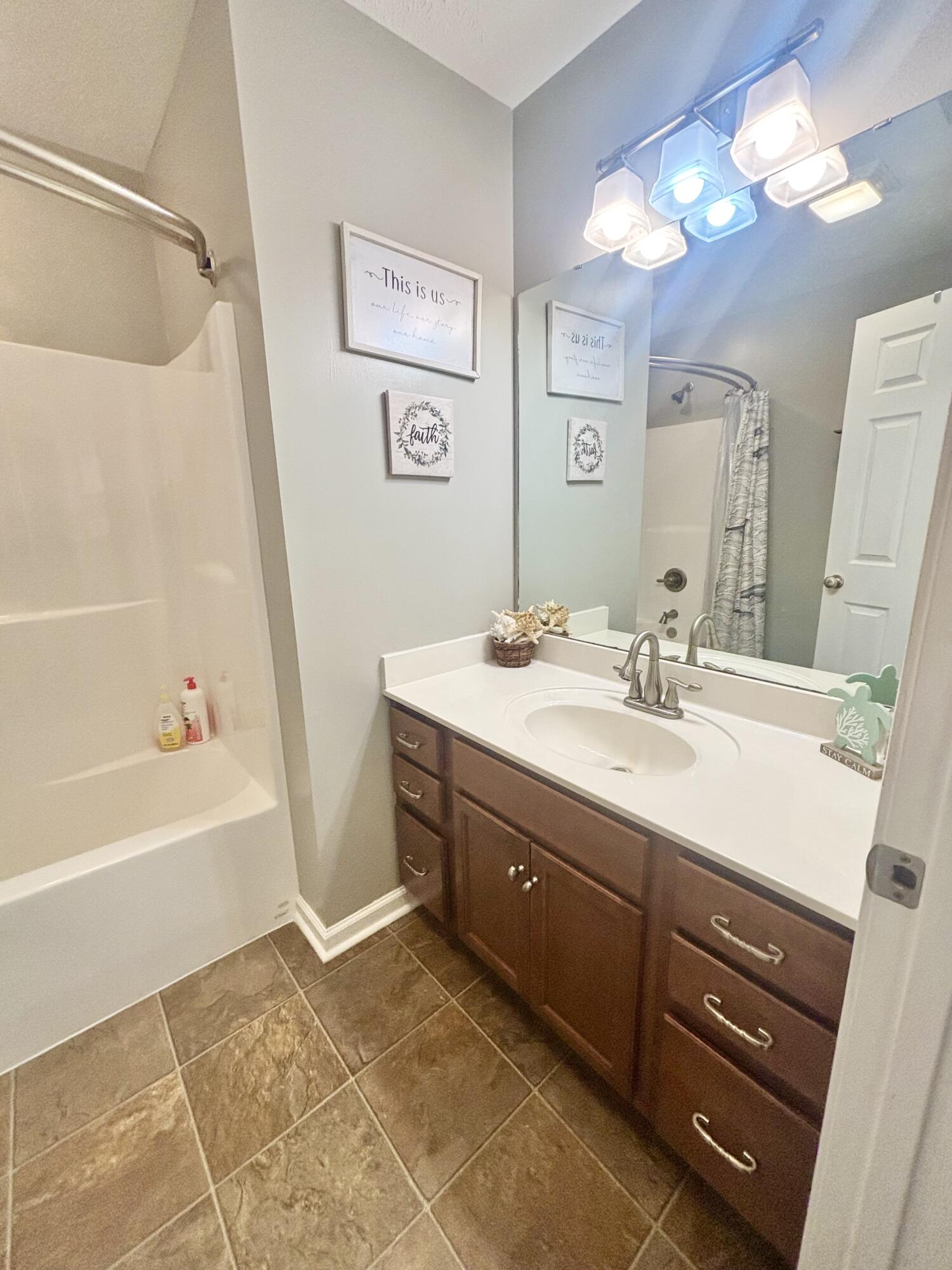 102 Saddlebrook Court Property Photo 15