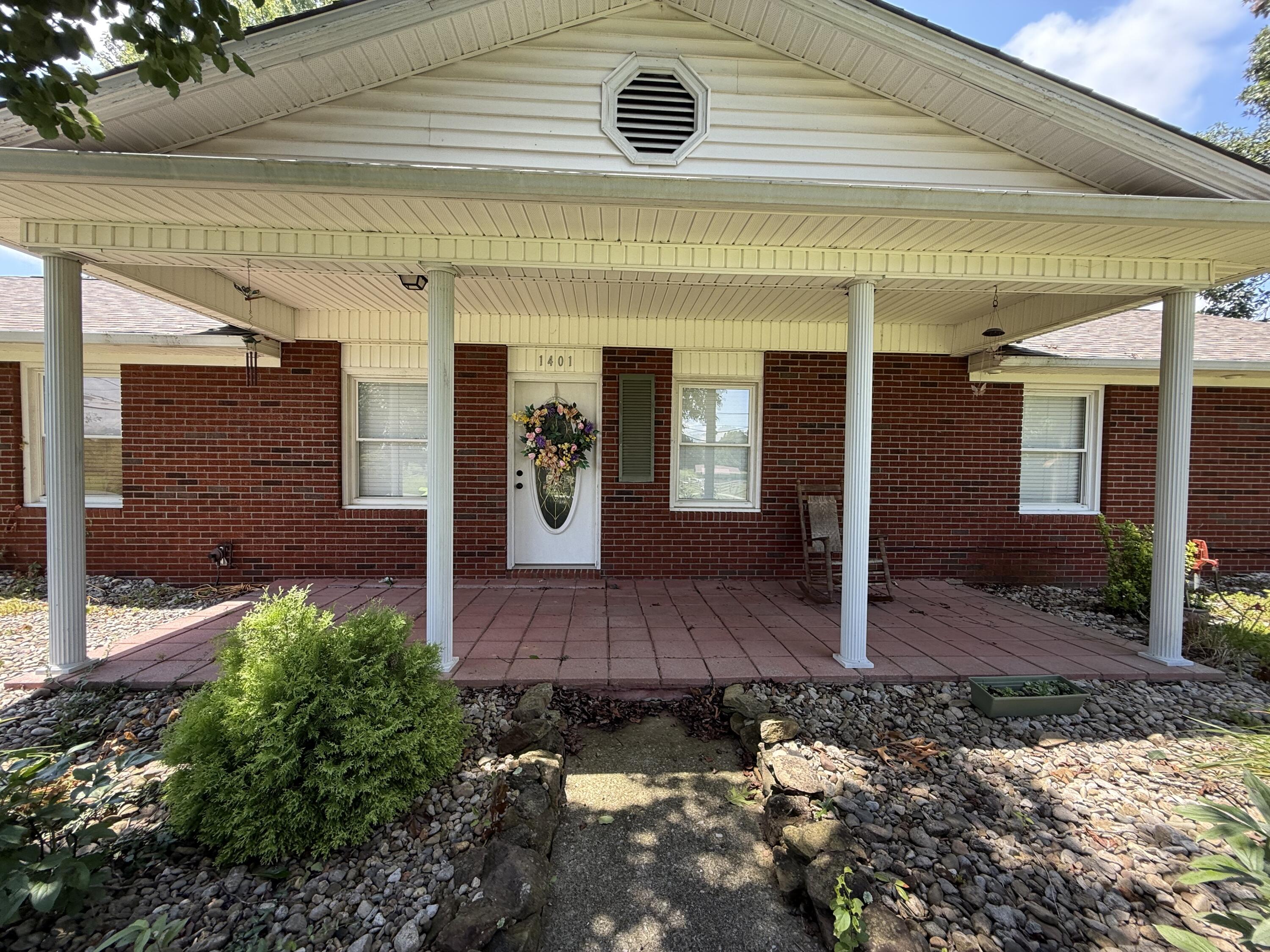 1401 Old Whitley Road Property Photo 3
