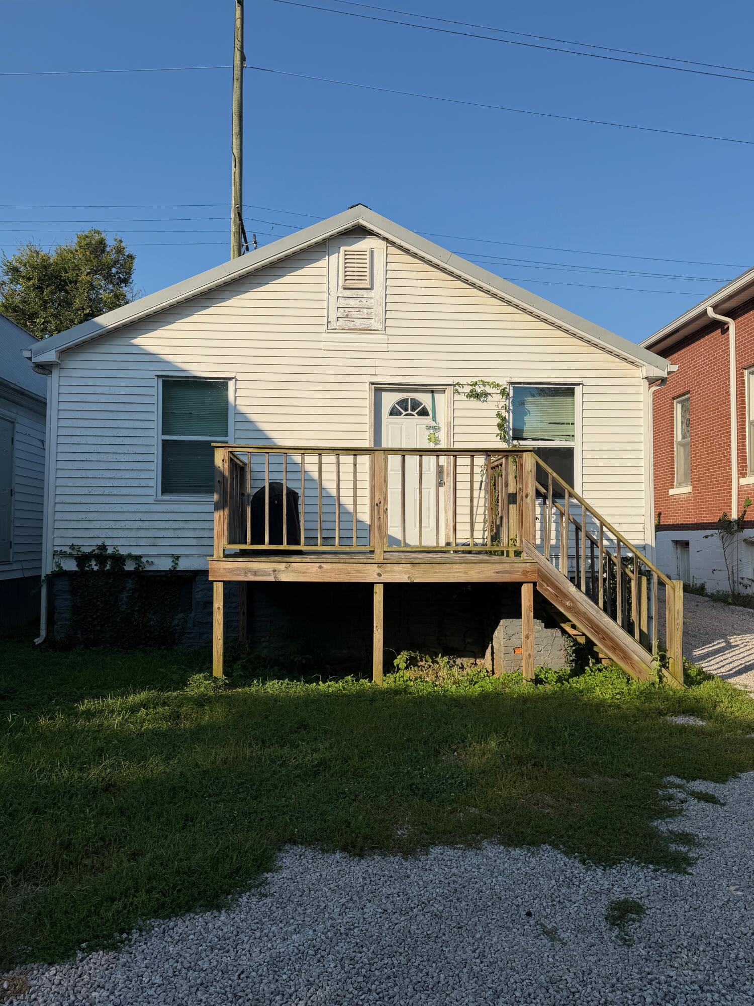 507 E 7th Street Property Photo 3