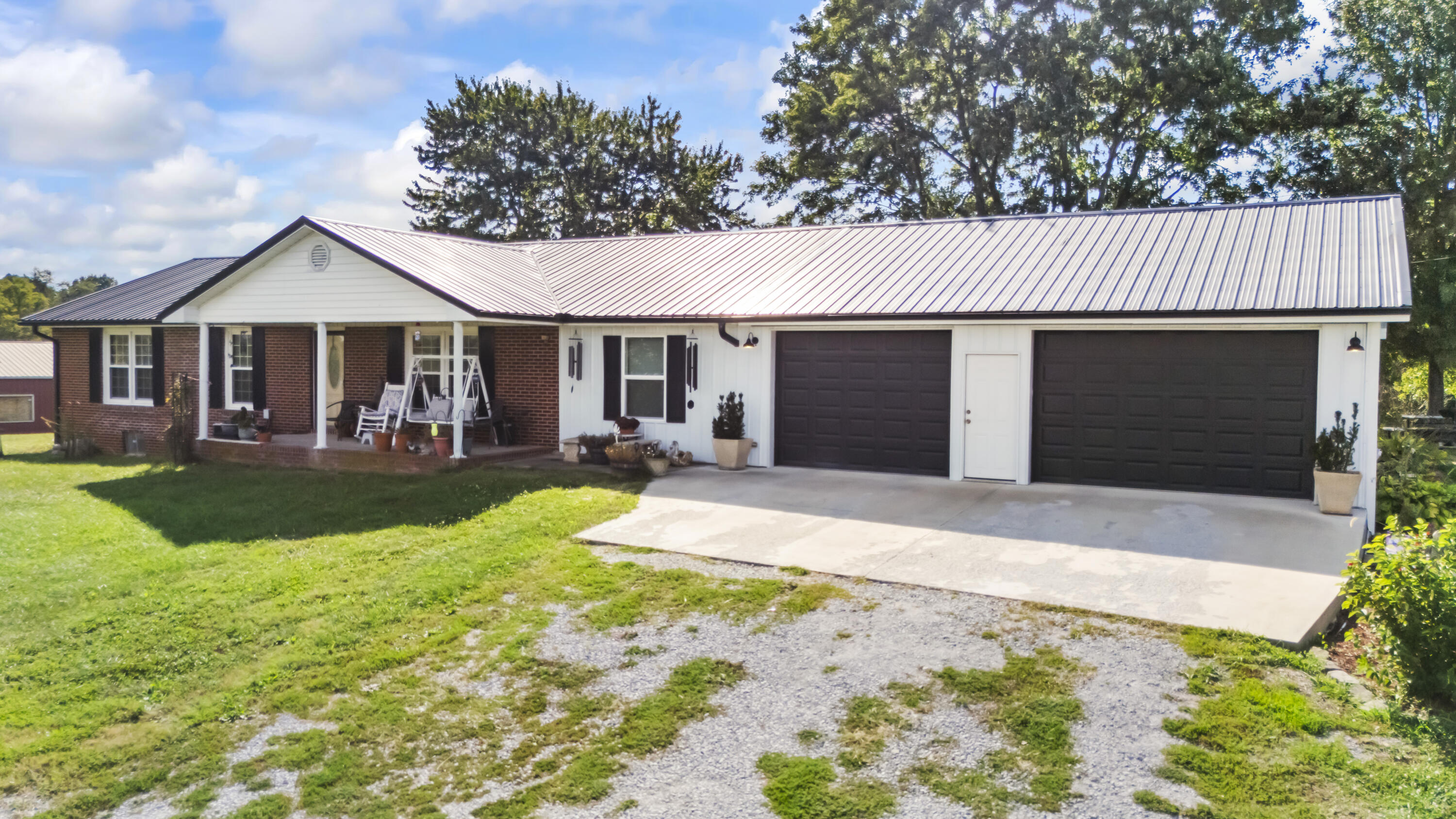 945 Veterans Memorial Highway Property Photo 2