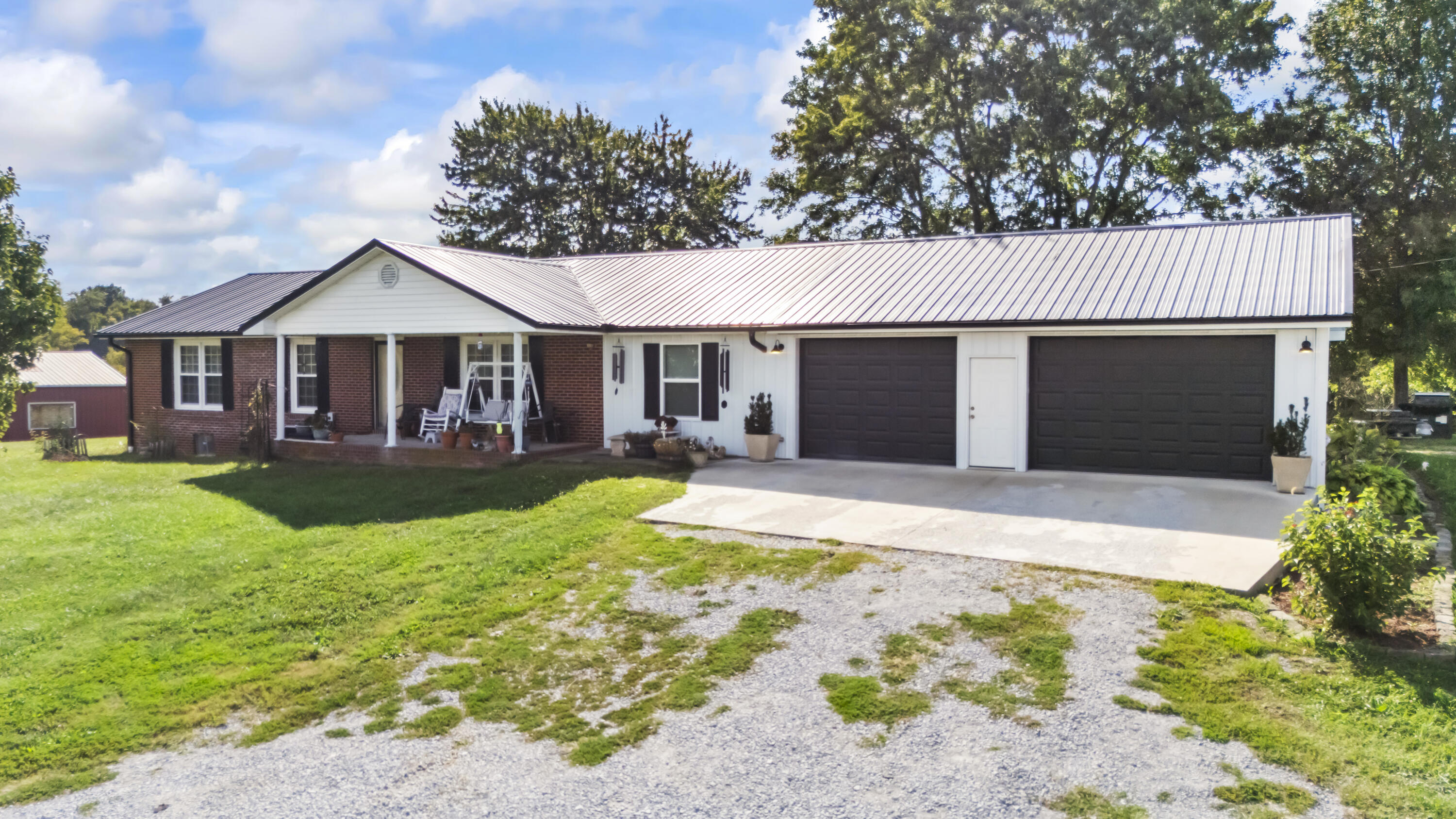 945 Veterans Memorial Highway Property Photo 3