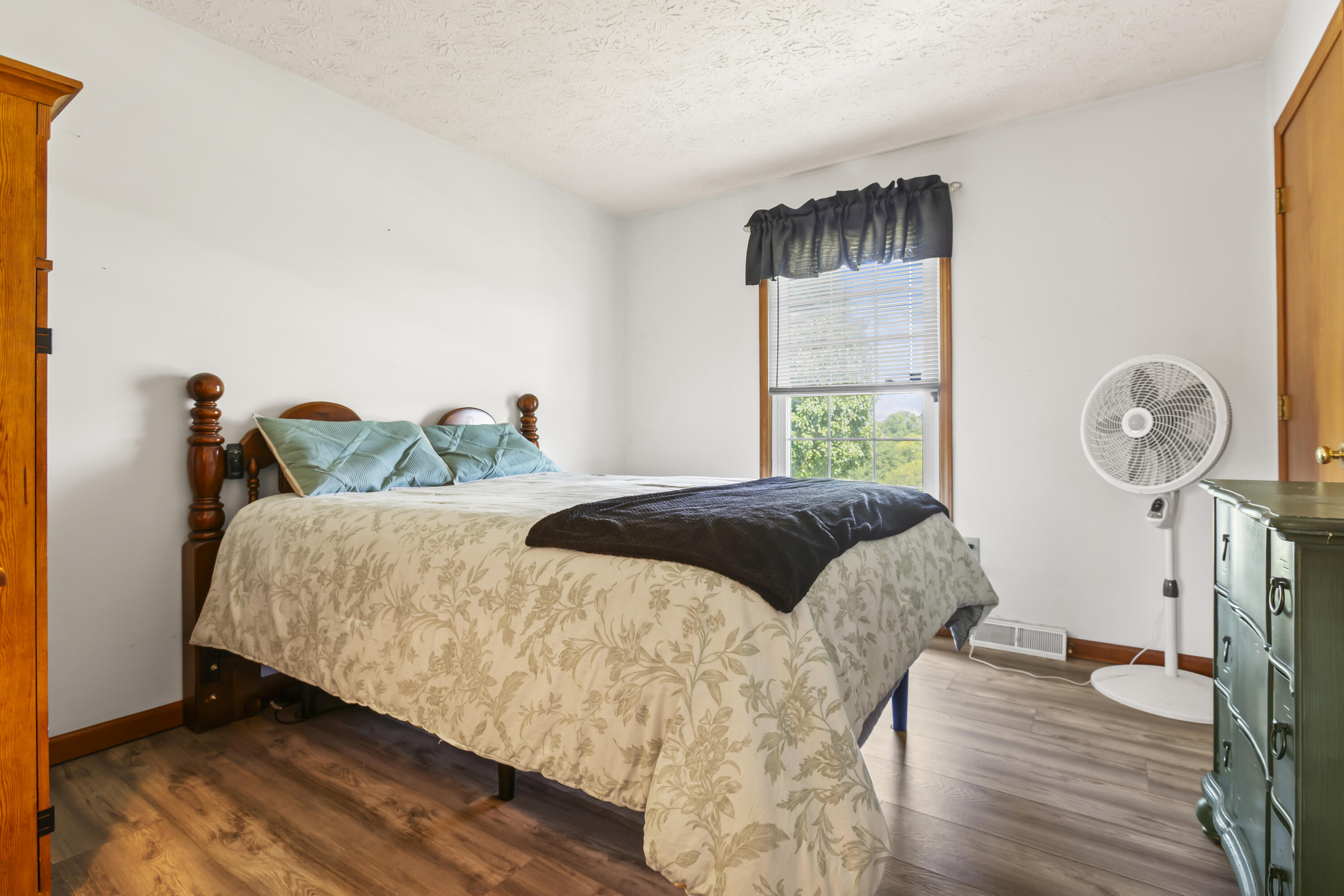 945 Veterans Memorial Highway Property Photo 14