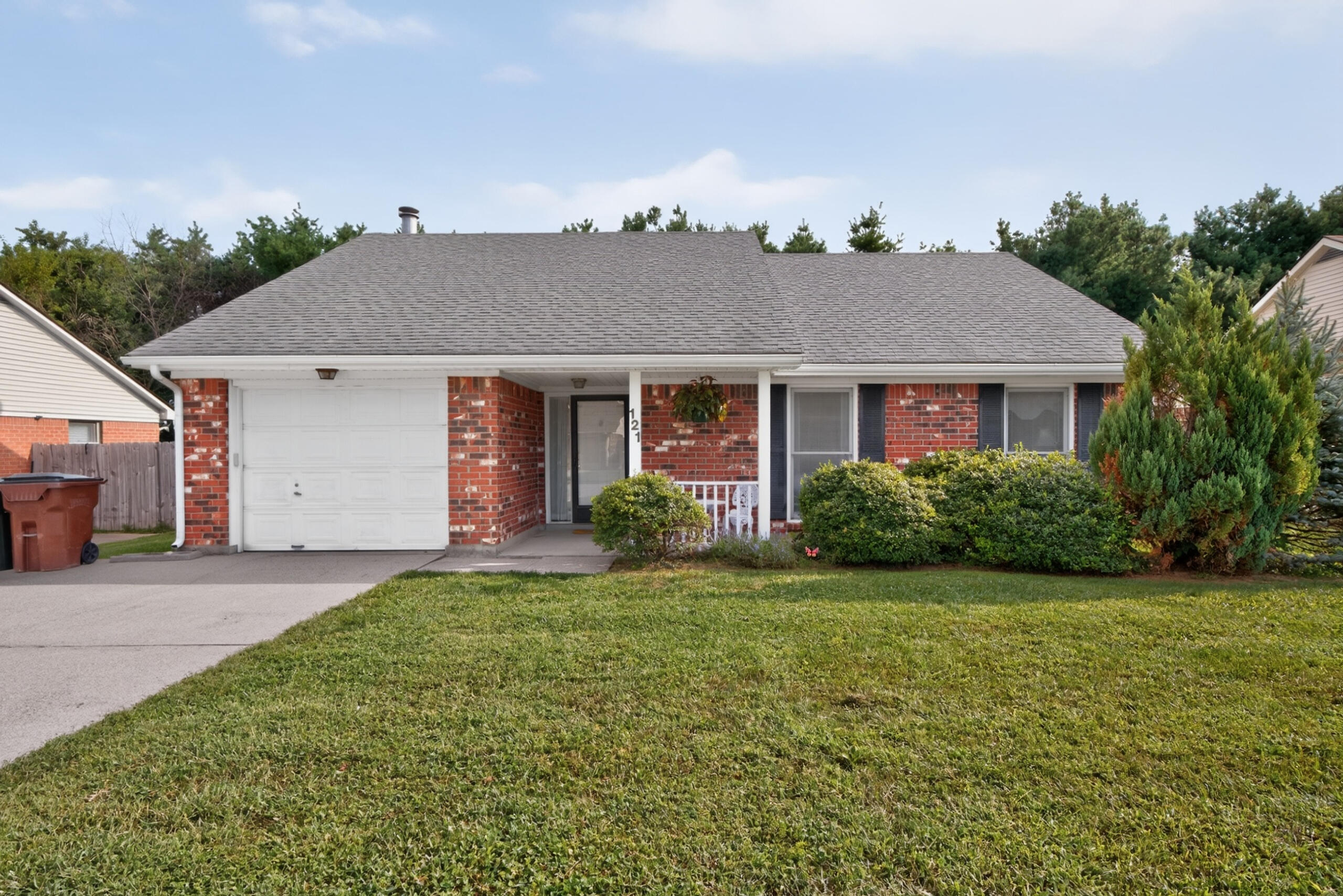 121 Chestnut Lane Property Photo 1