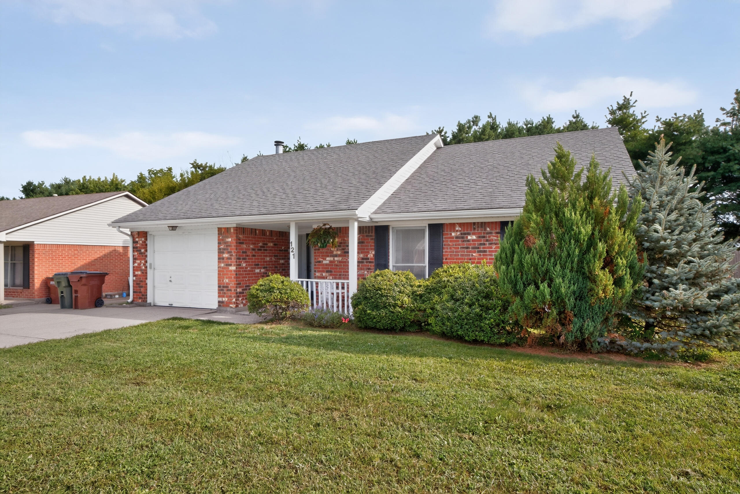 121 Chestnut Lane Property Photo 2