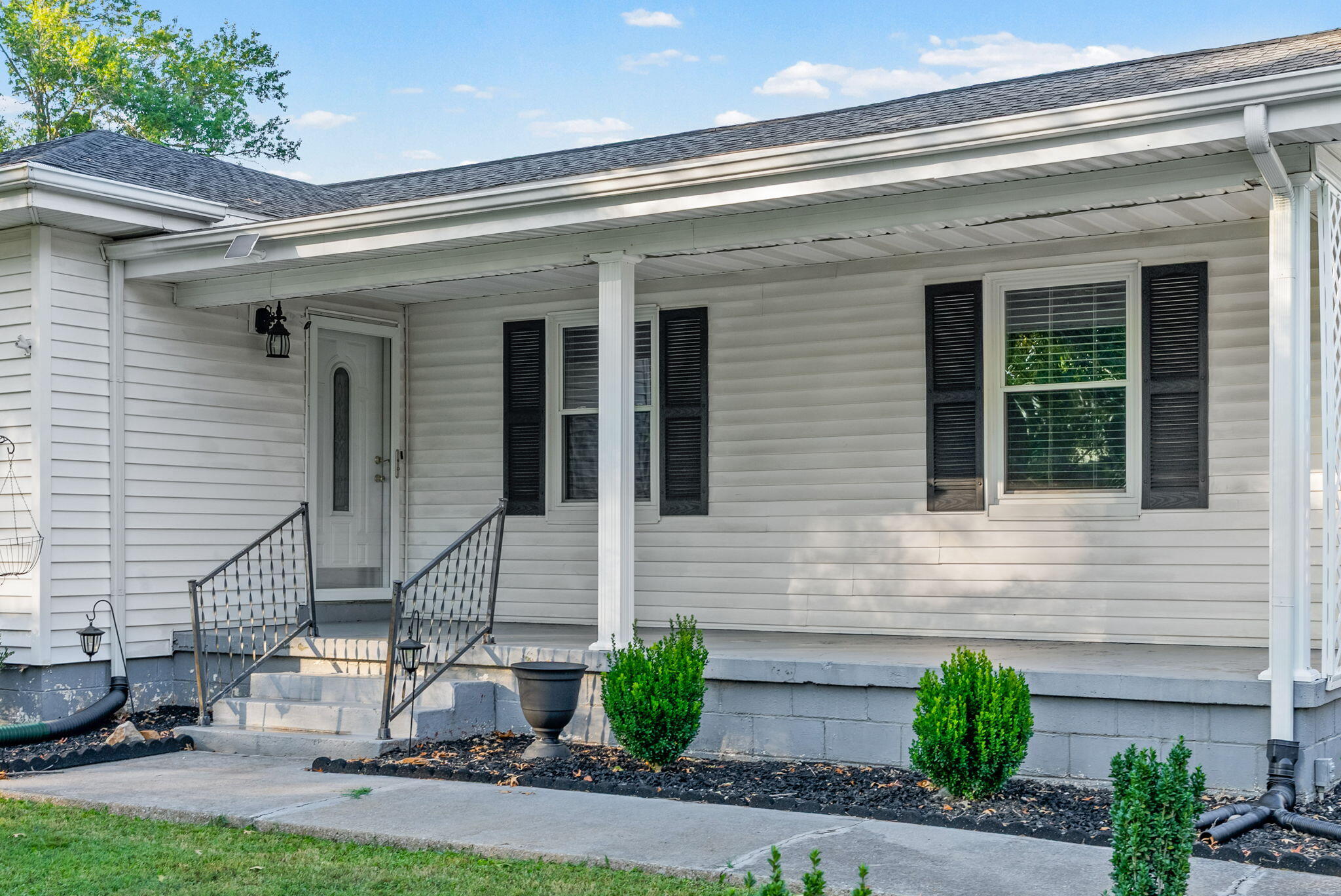 1710 Parkview Drive Property Photo 4