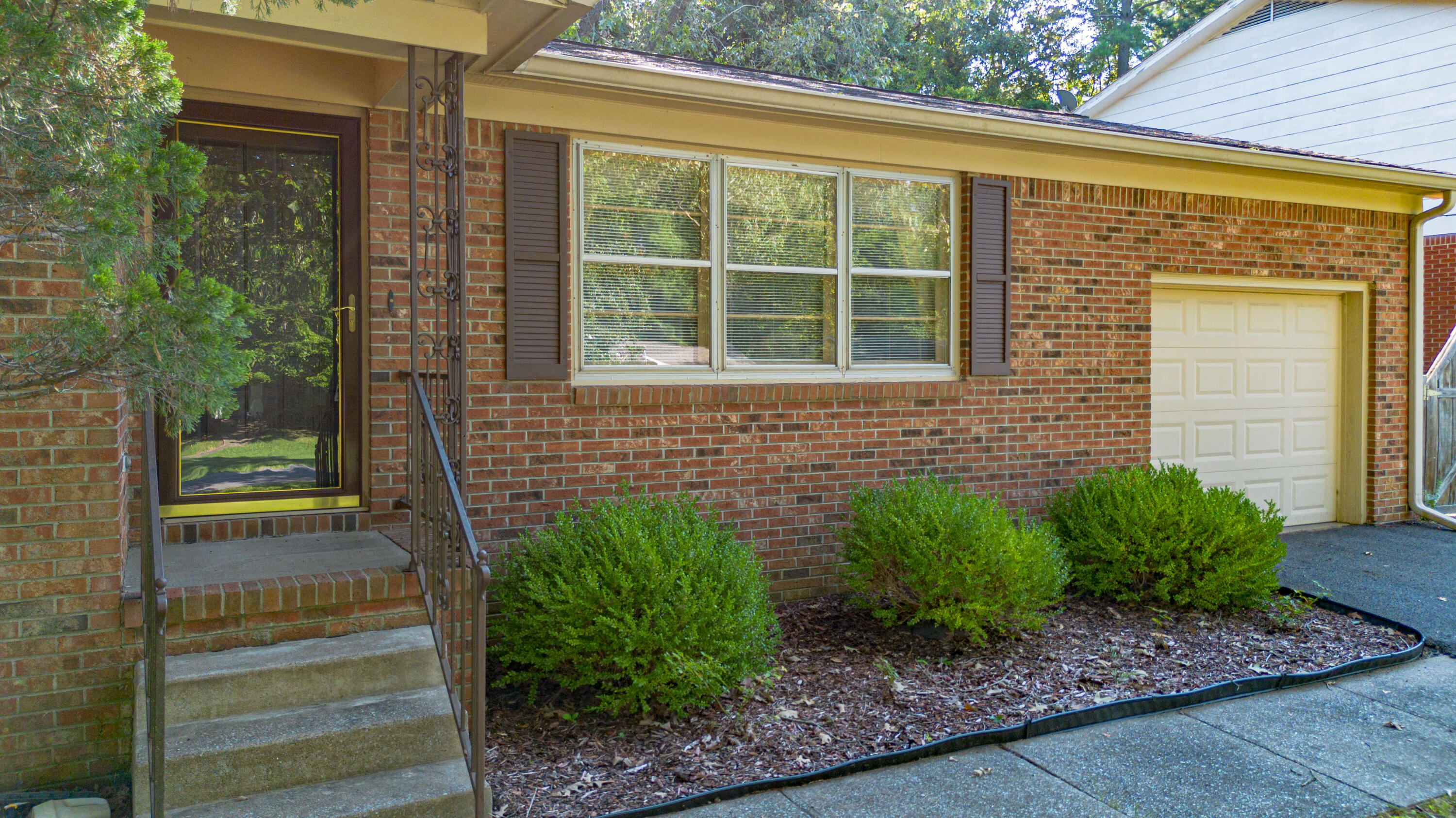 362 Oakcrest Drive Property Photo 2