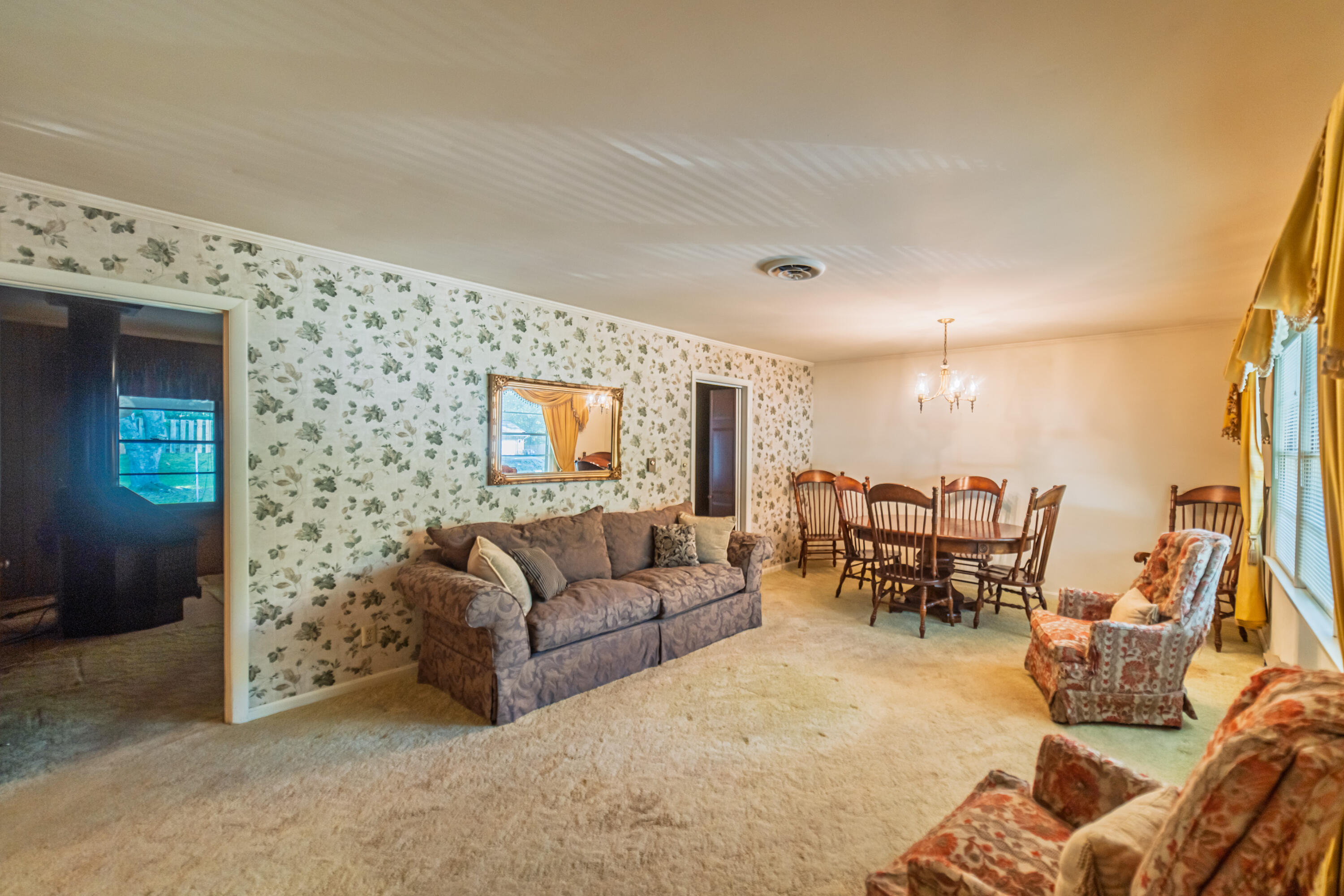 362 Oakcrest Drive Property Photo 3