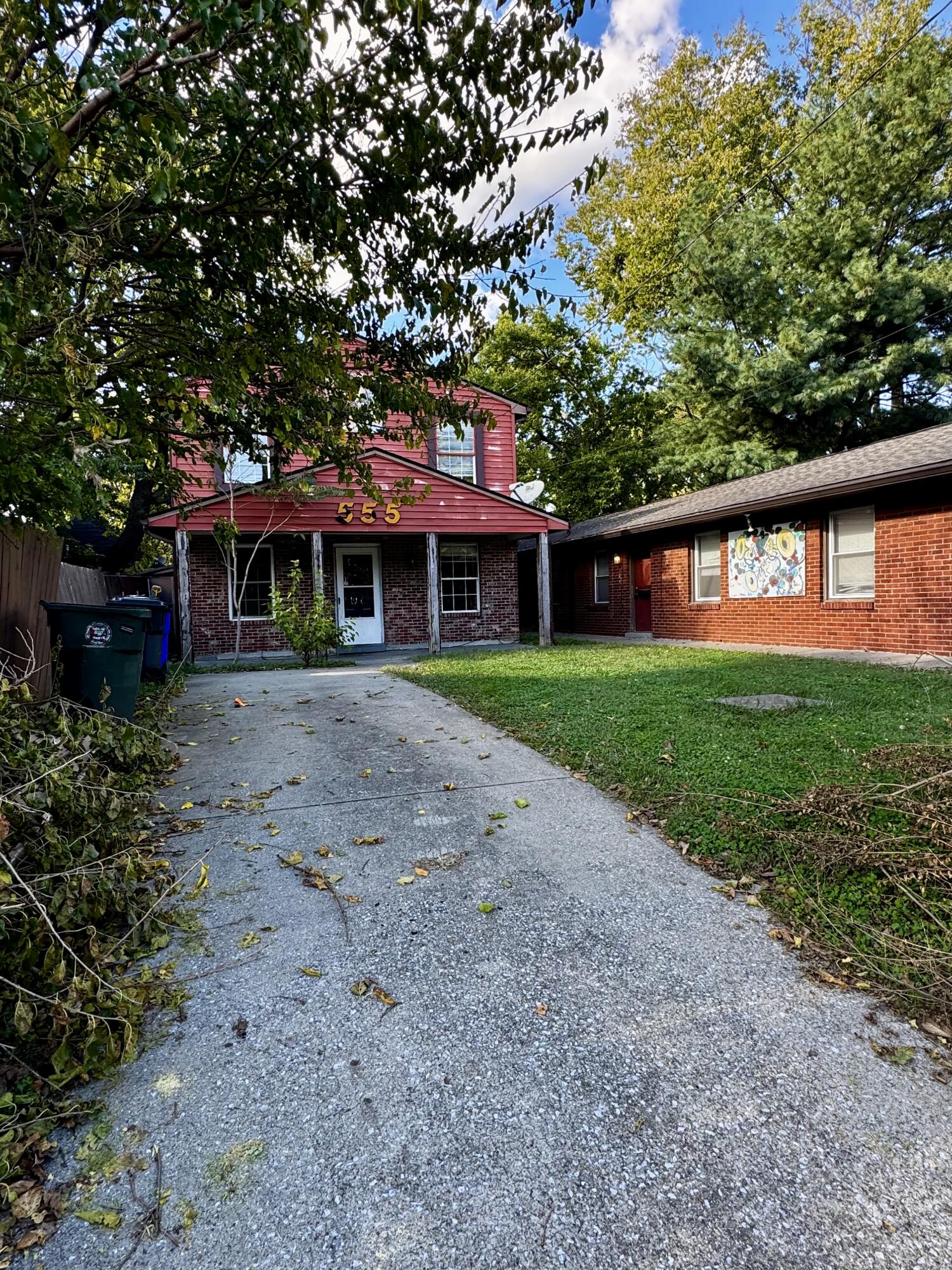 555 N Limestone A Property Photo 3