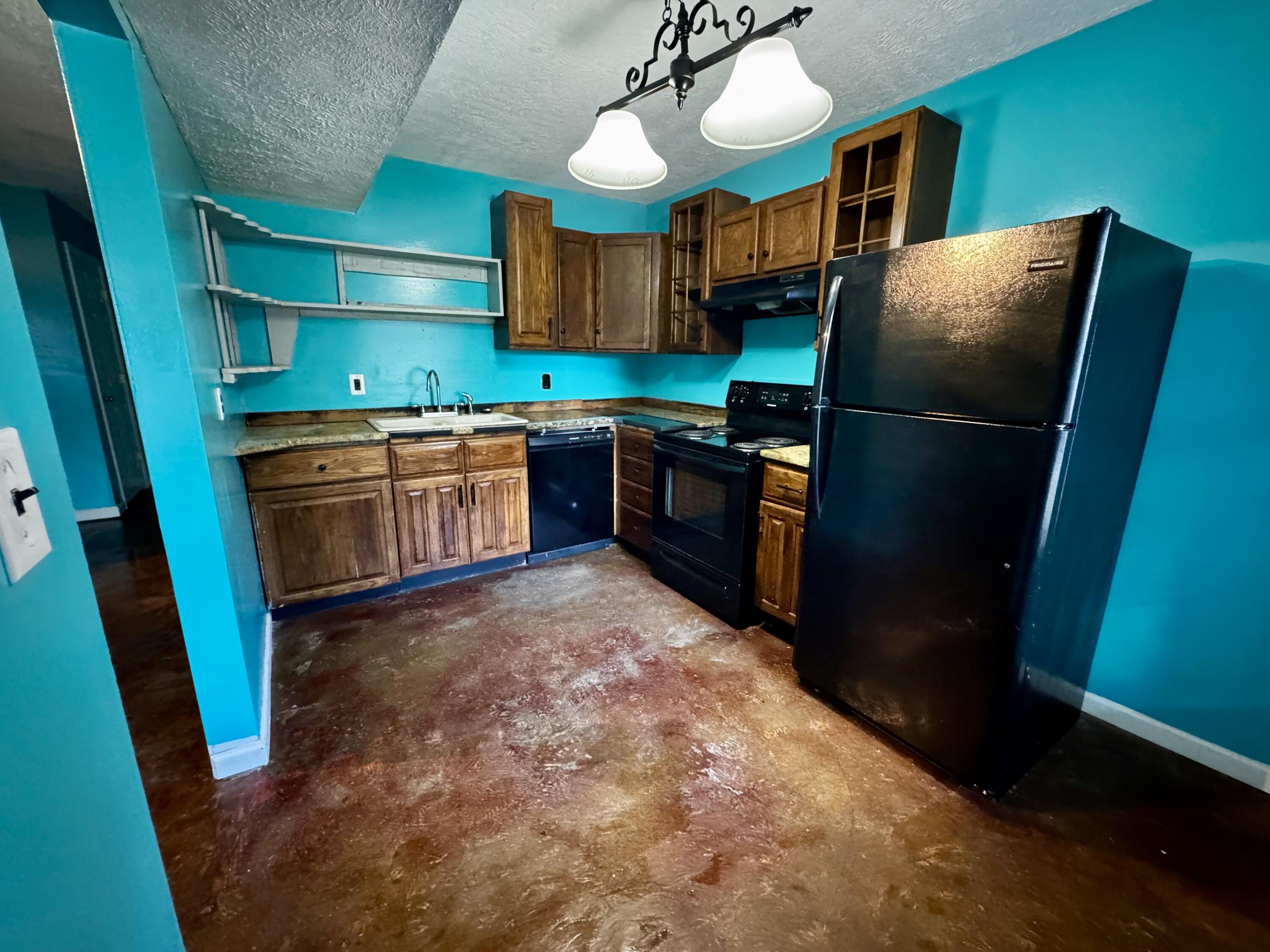 555 N Limestone A Property Photo 5