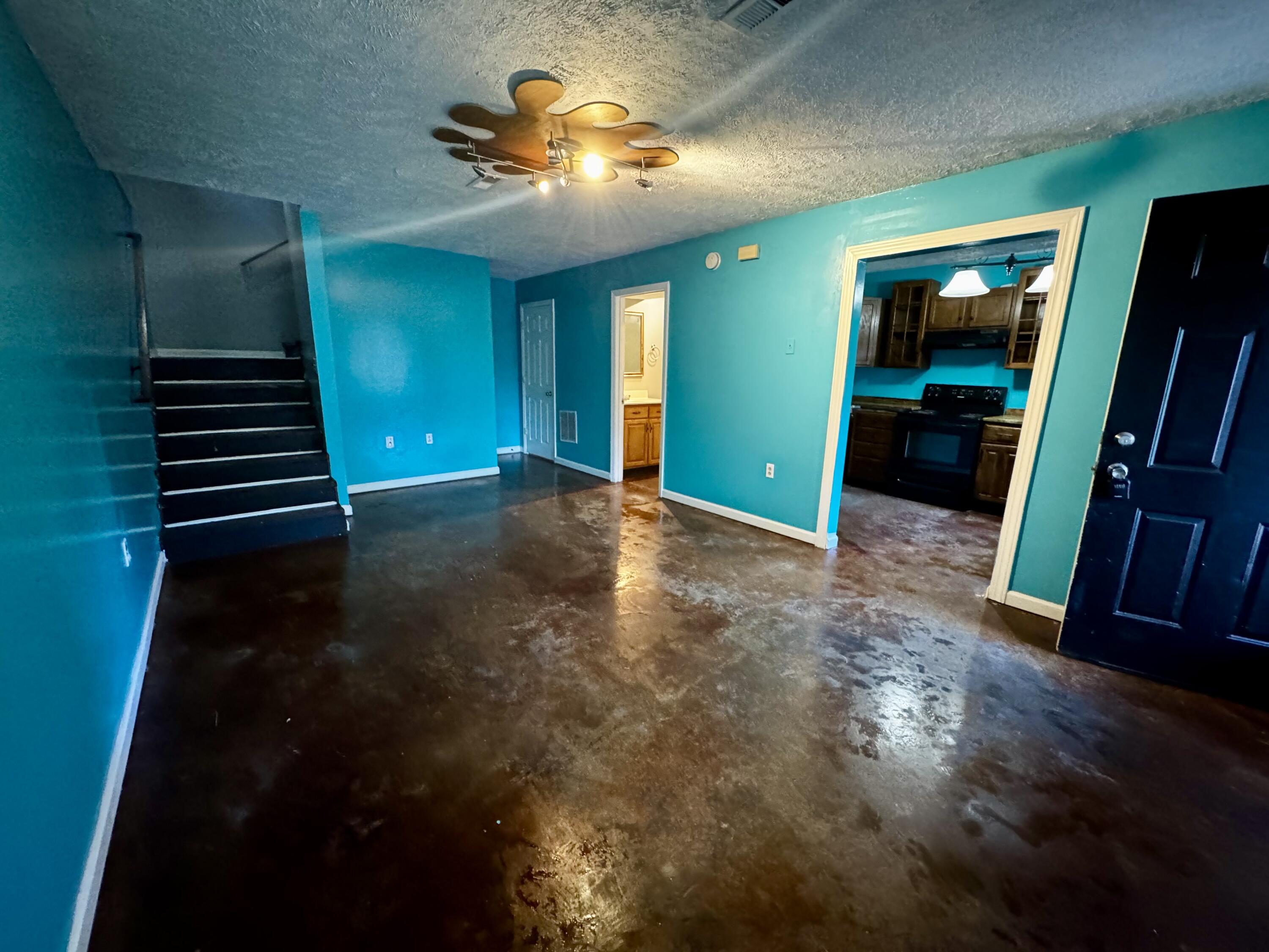 555 N Limestone A Property Photo 6