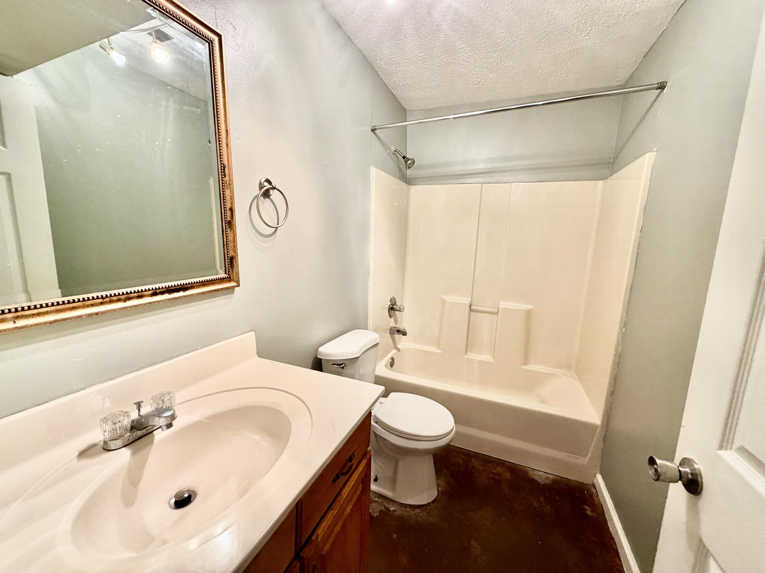 555 N Limestone A Property Photo 6