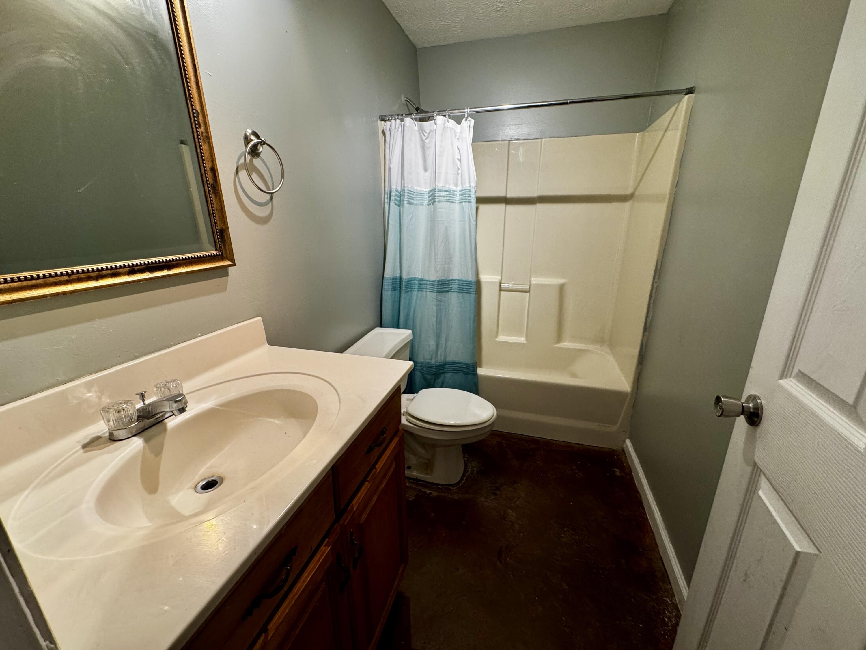 555 N Limestone A Property Photo 7
