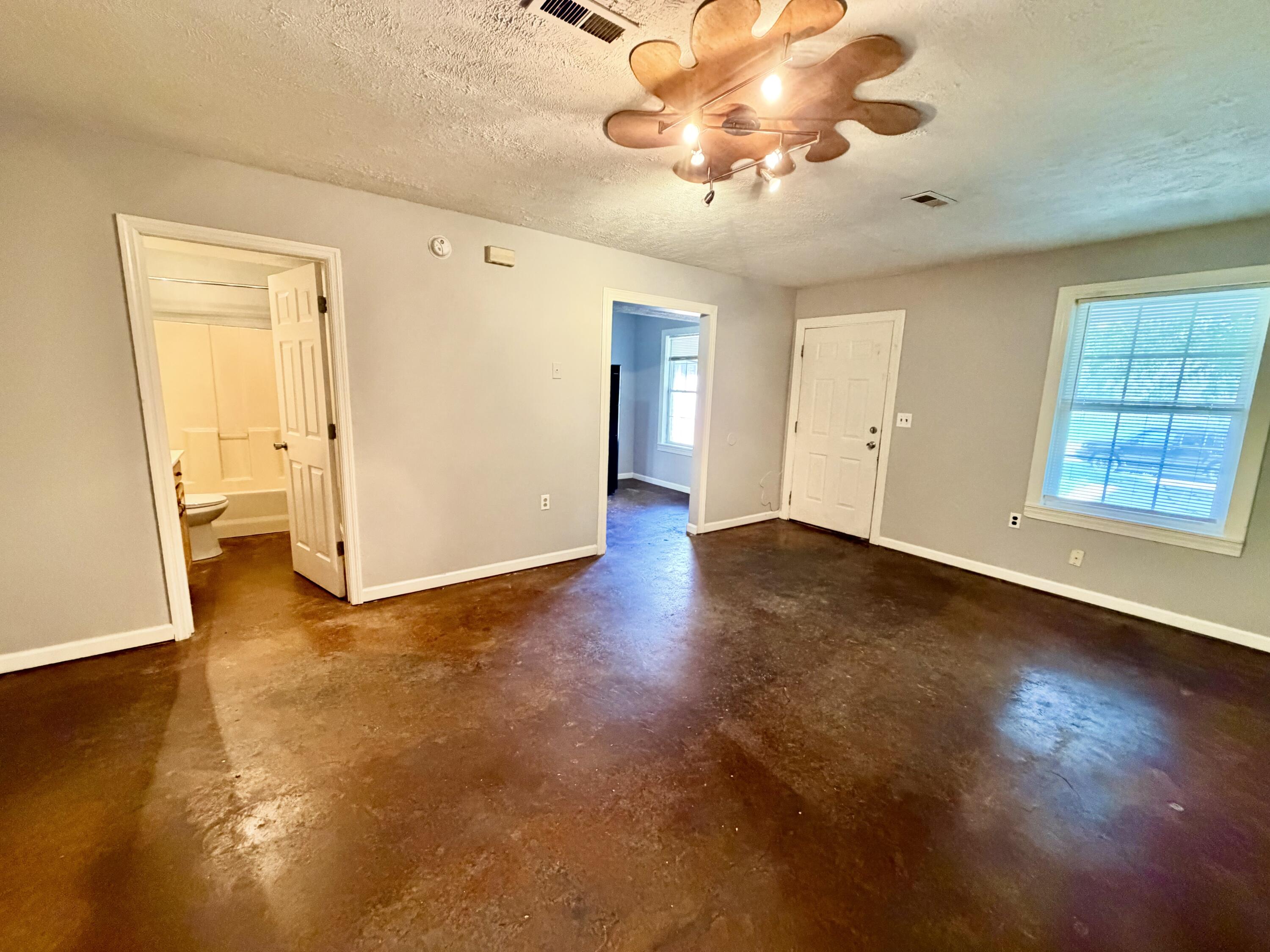 555 N Limestone A Property Photo 8