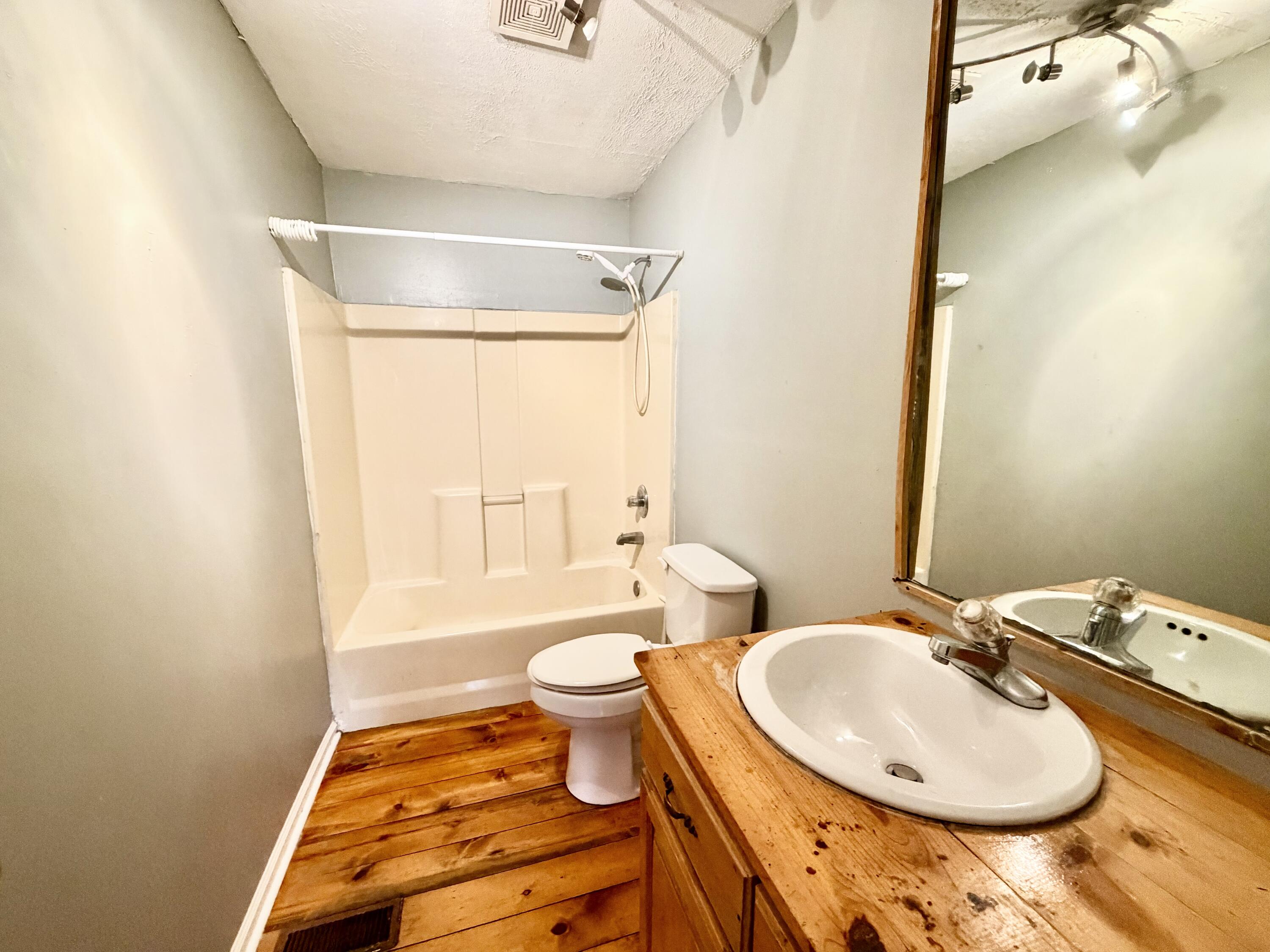 555 N Limestone A Property Photo 10