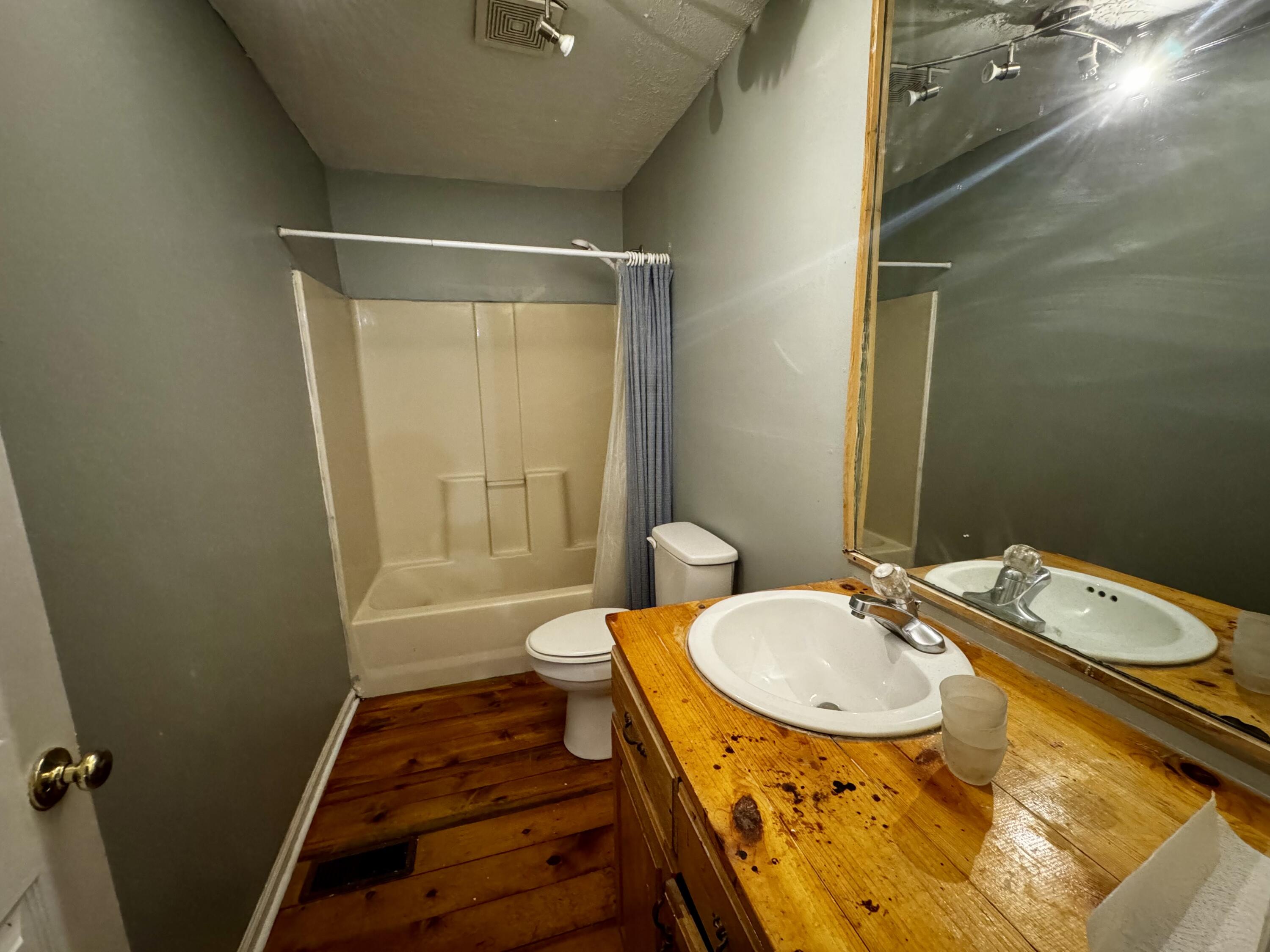 555 N Limestone A Property Photo 11