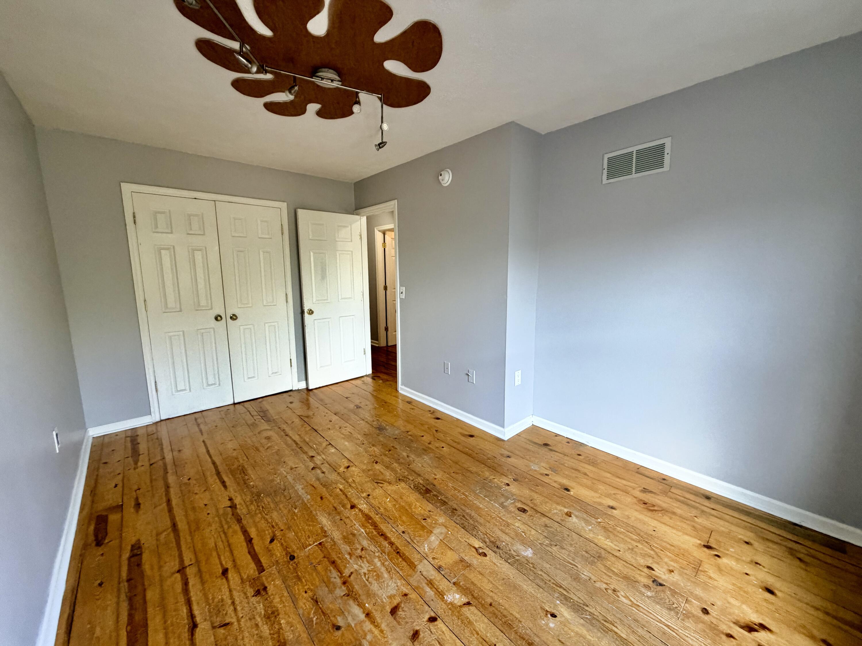 555 N Limestone A Property Photo 13