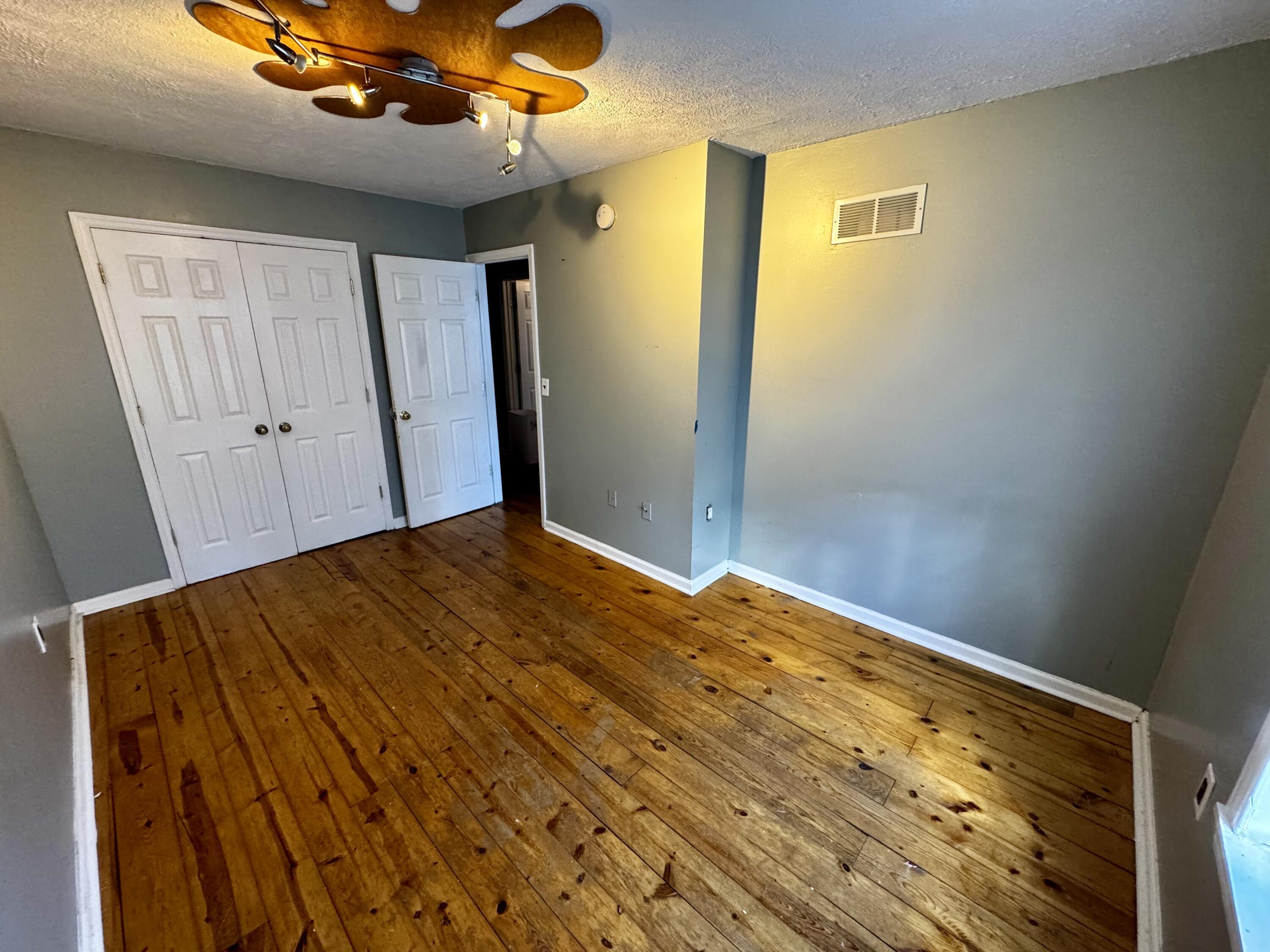 555 N Limestone A Property Photo 14