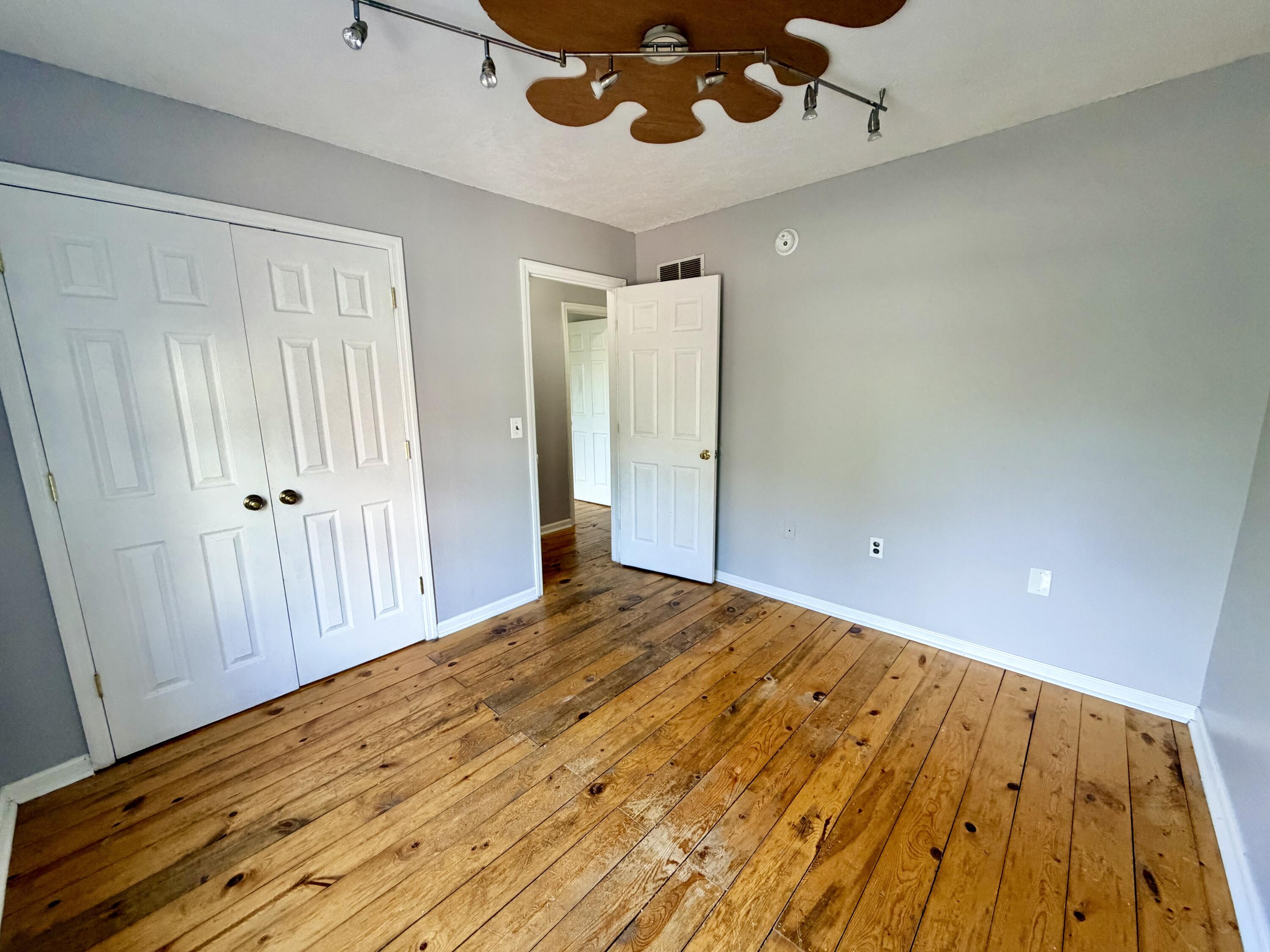 555 N Limestone A Property Photo 14