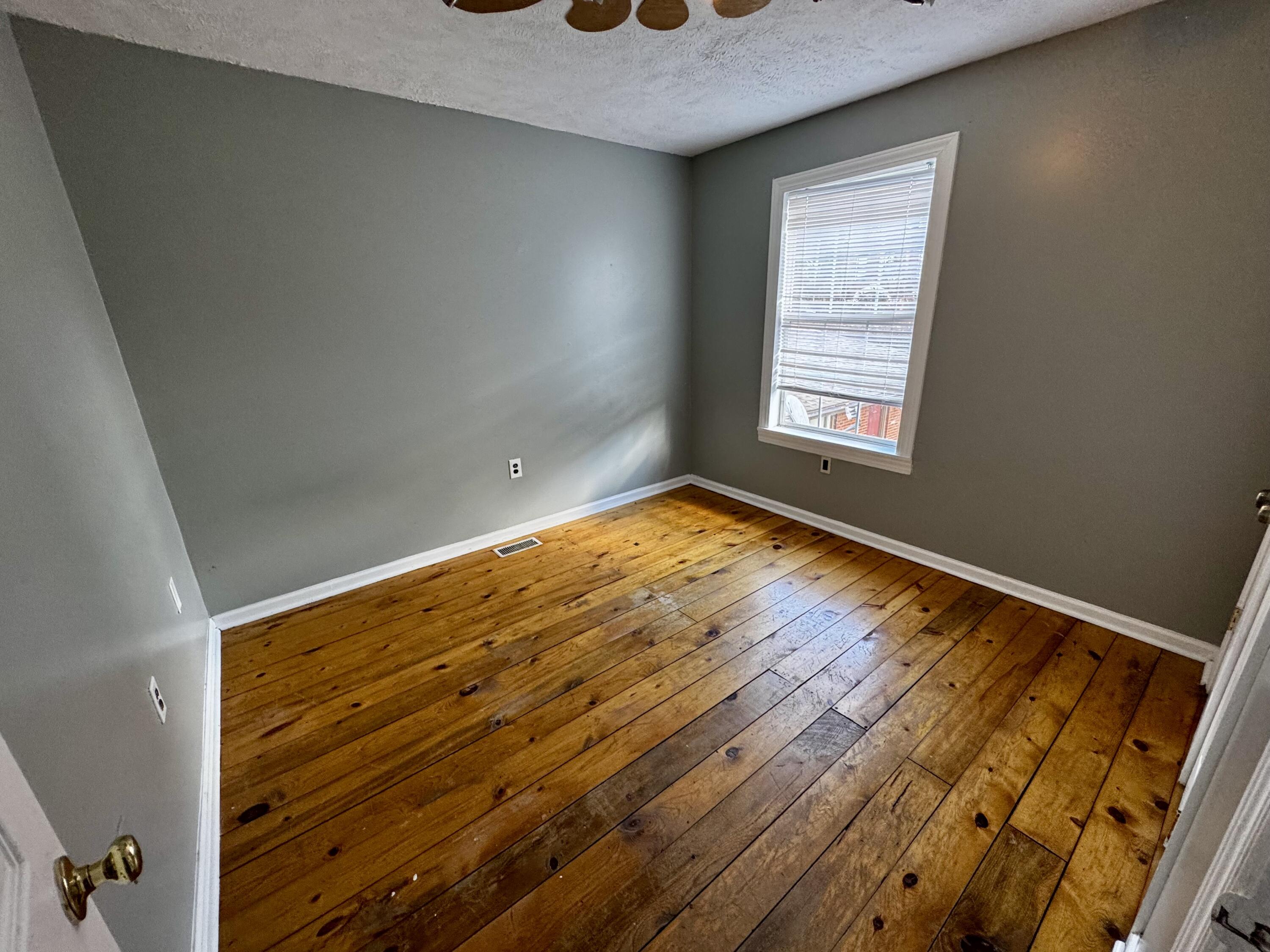 555 N Limestone A Property Photo 15