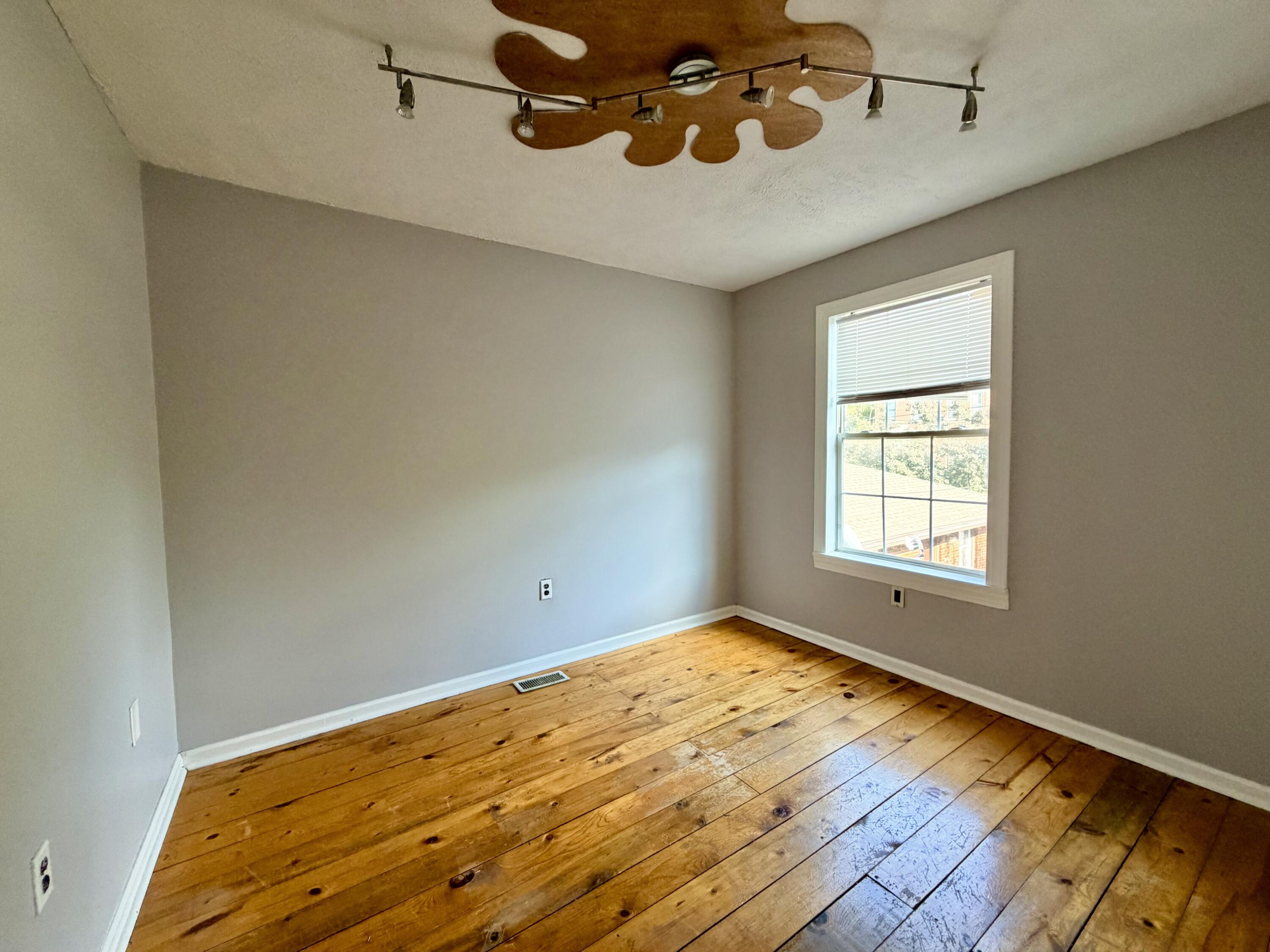 555 N Limestone A Property Photo 15