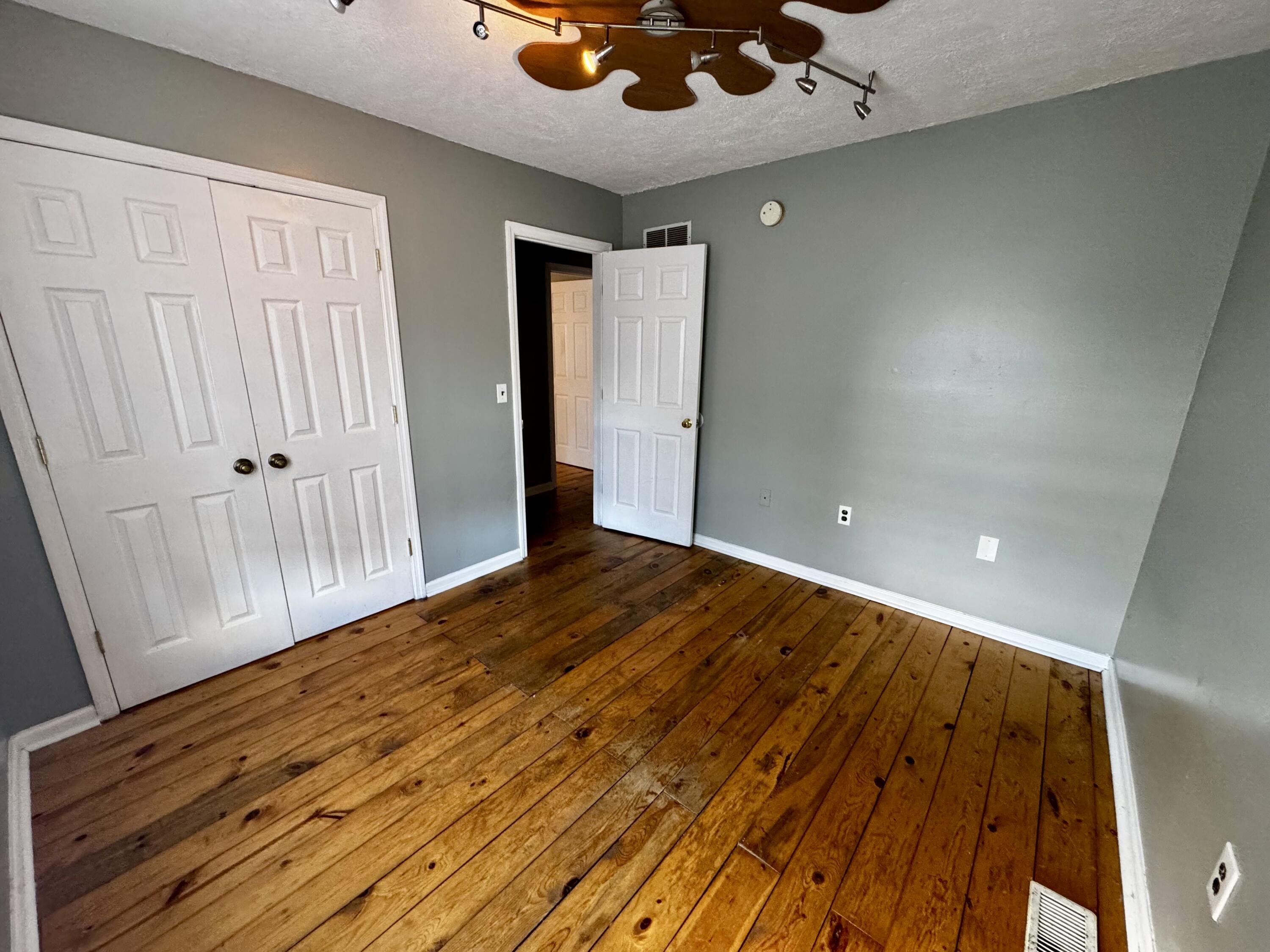 555 N Limestone A Property Photo 16