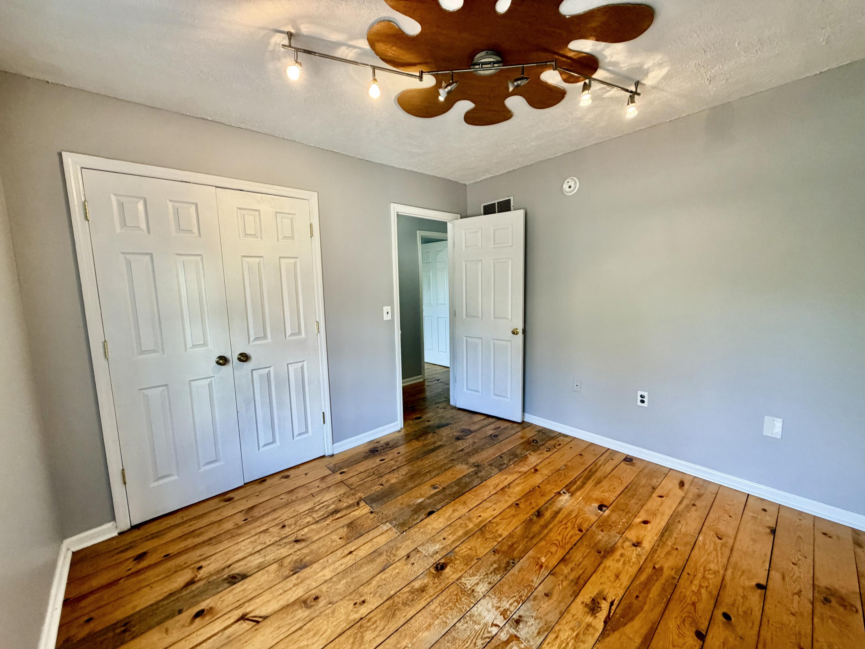 555 N Limestone A Property Photo 16