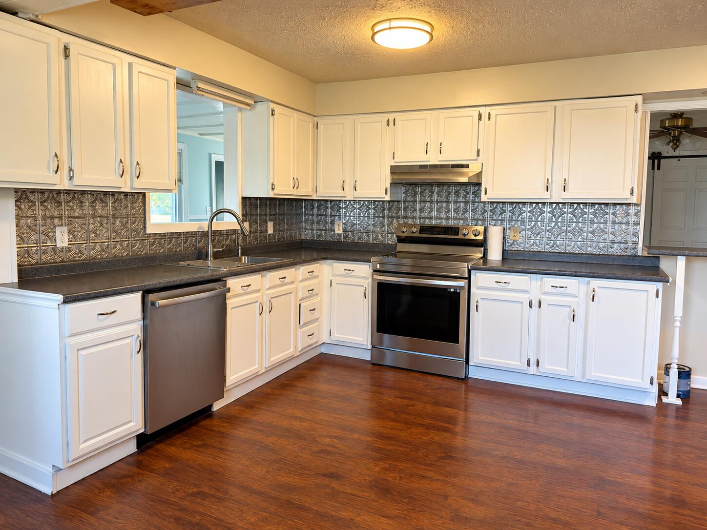 1332 Batts Road Property Photo 6