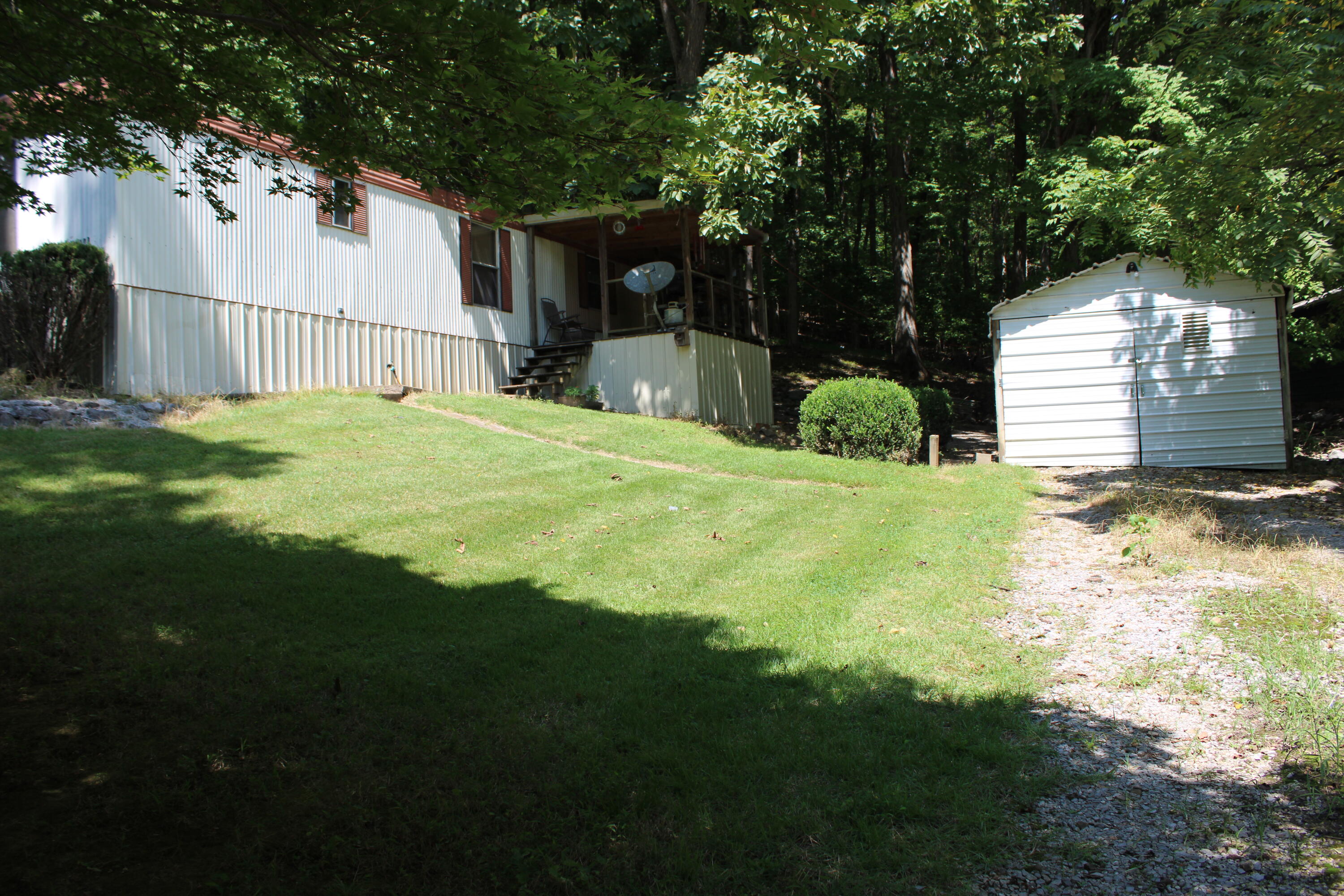 100 Robin Lane Property Photo 2