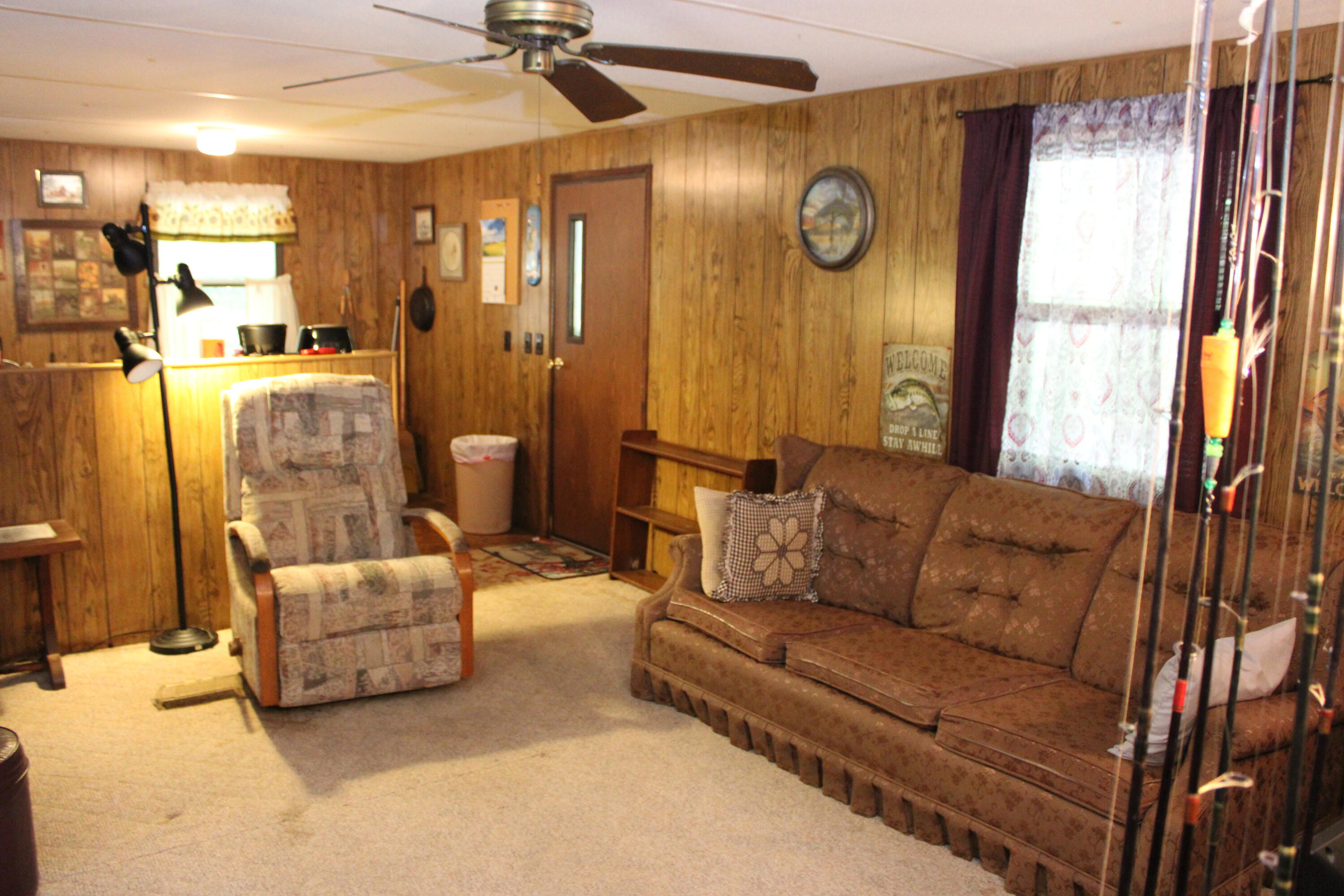 100 Robin Lane Property Photo 5