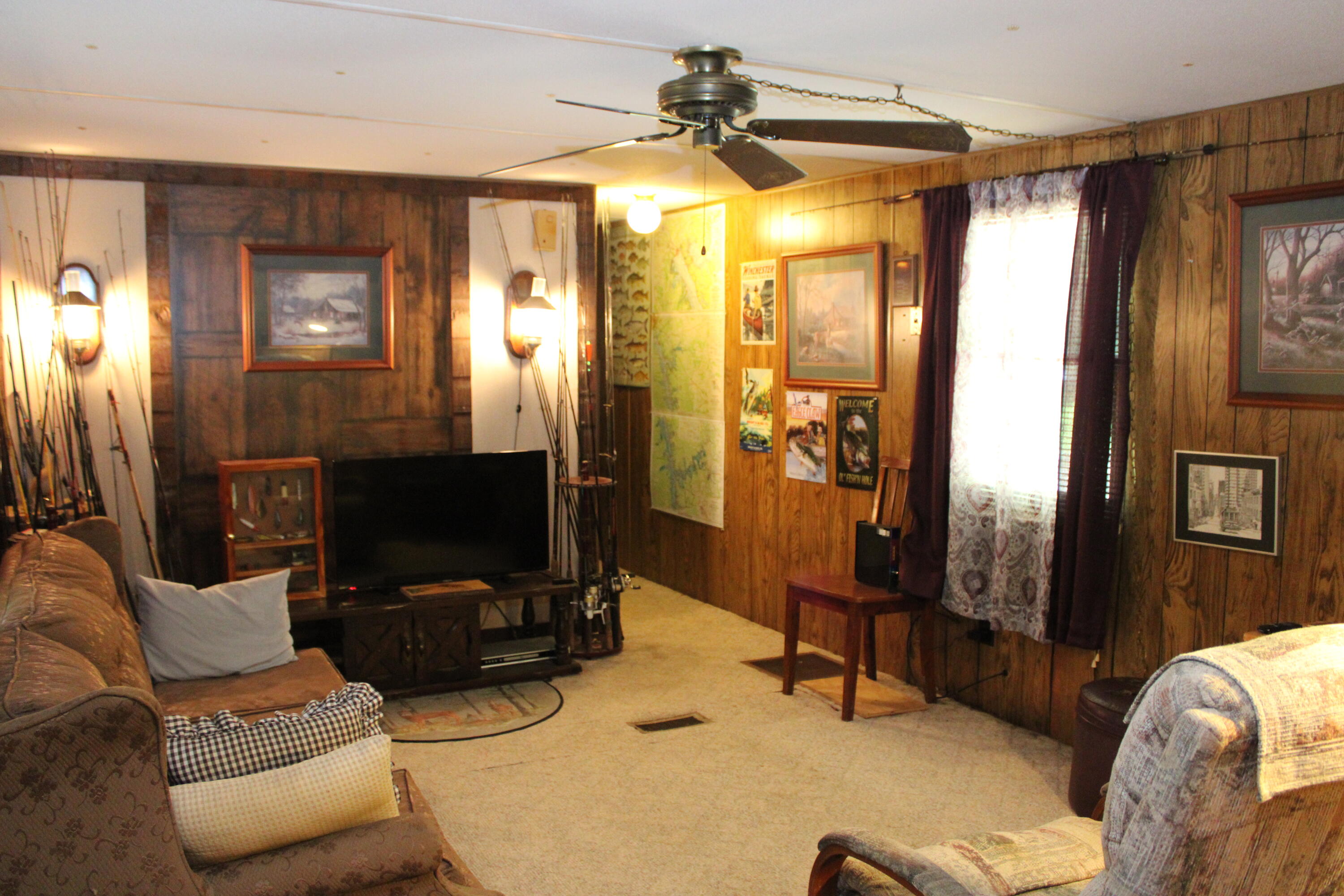 100 Robin Lane Property Photo 6