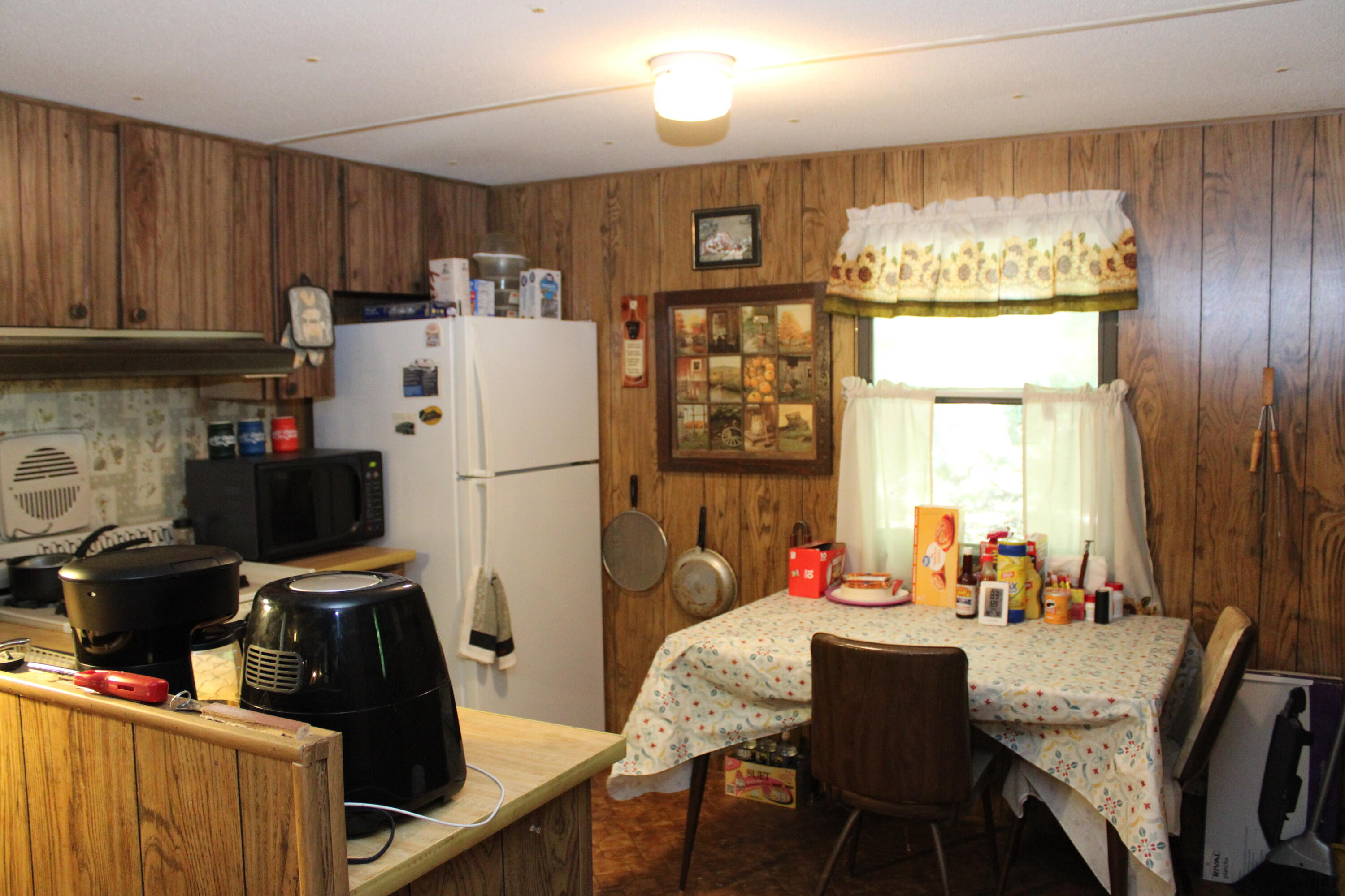 100 Robin Lane Property Photo 12