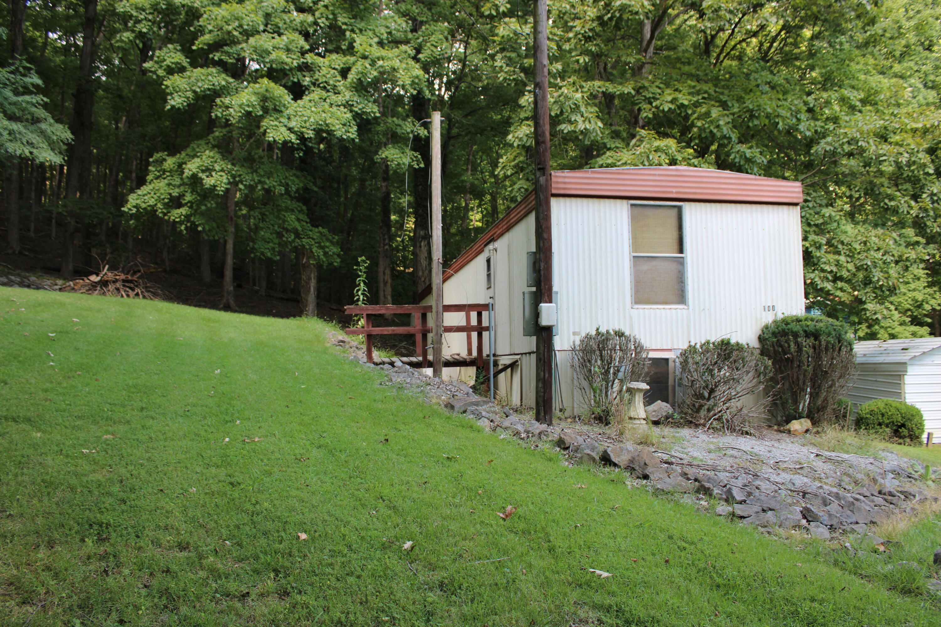 100 Robin Lane Property Photo 16