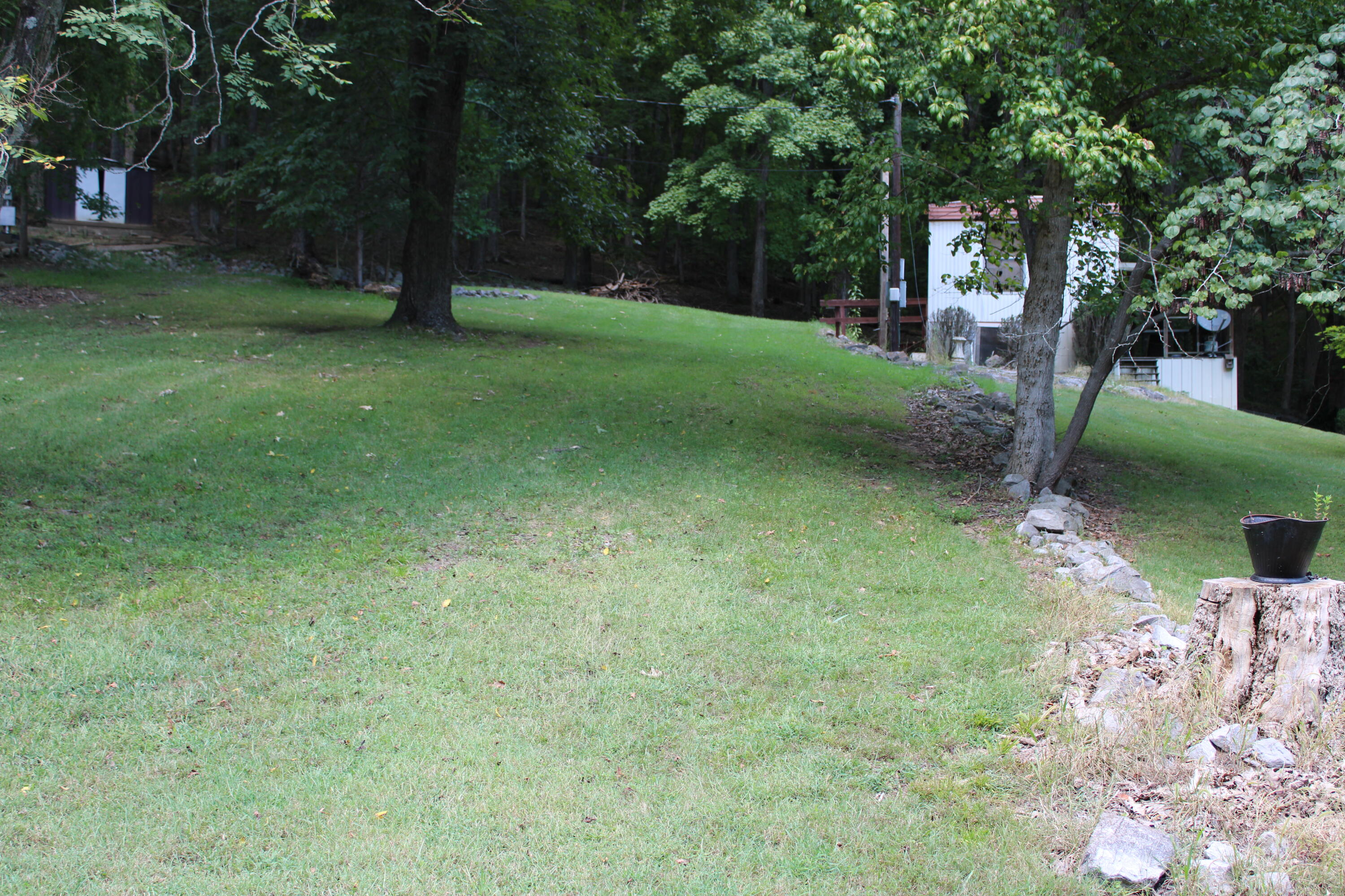 100 Robin Lane Property Photo 17